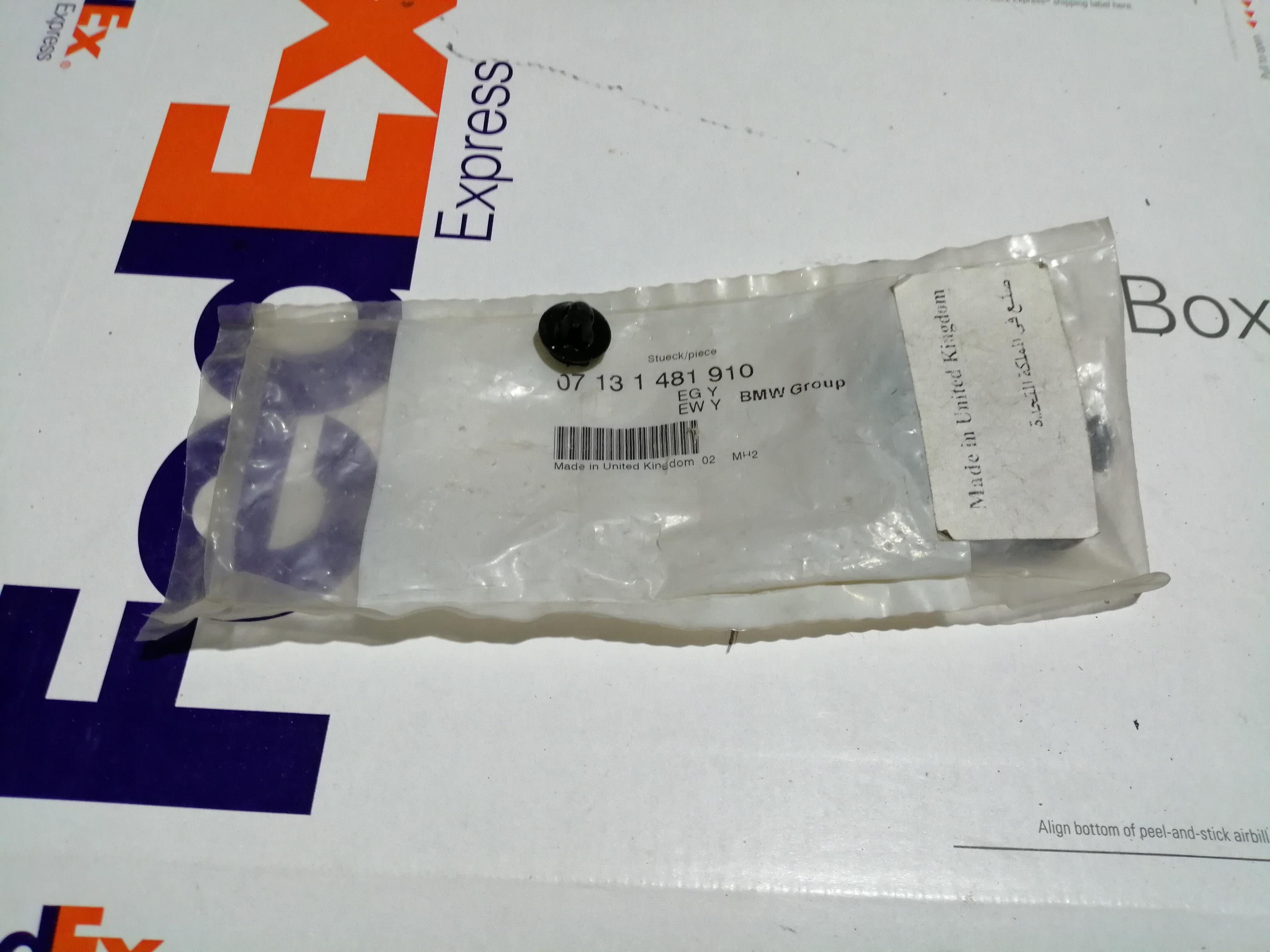 NEW GENUINE MINI 7131481910 Clip B&V