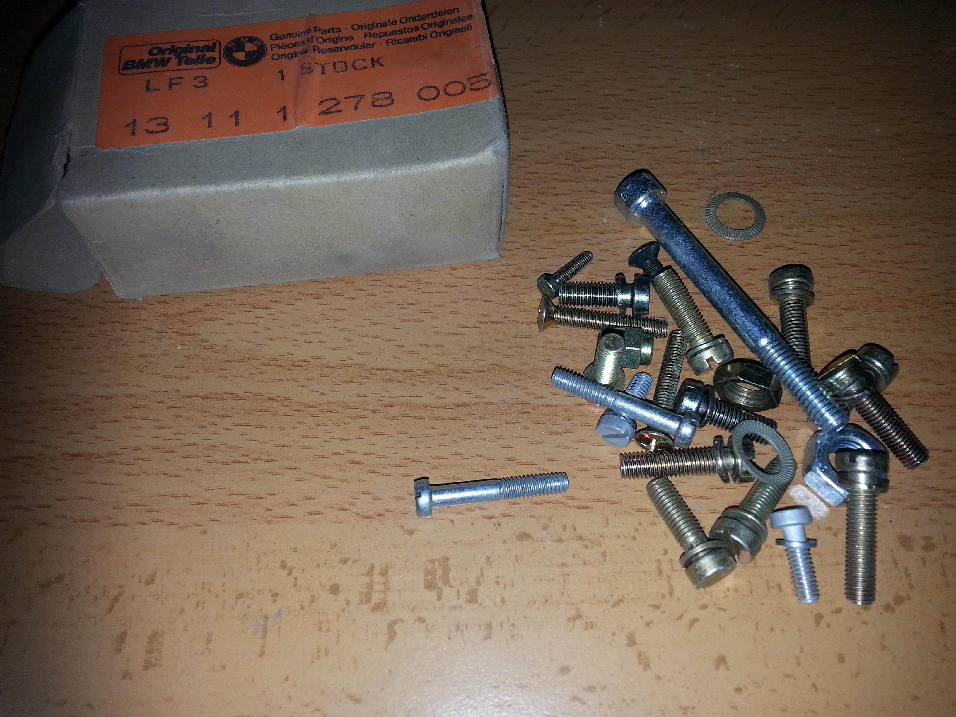 NEW BMW 13111278005 REPAIR KIT SCREWS E12 E21 E28 E30