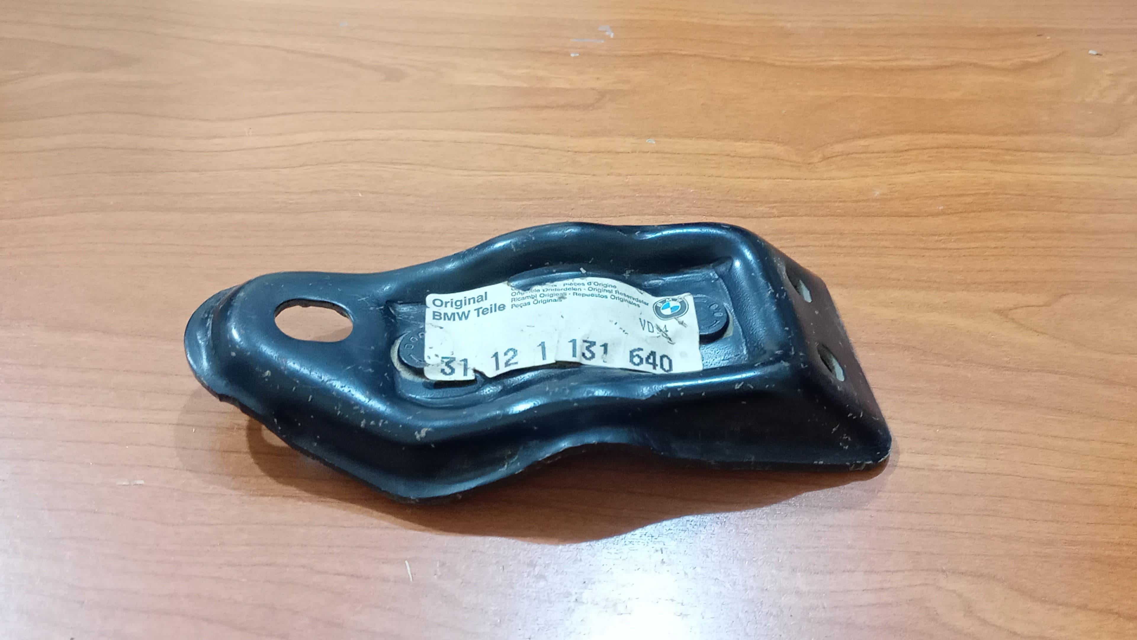 BMW E34, E32, E31 Anti-Roll Bar Bush Bracket 31121131640 GENUINE