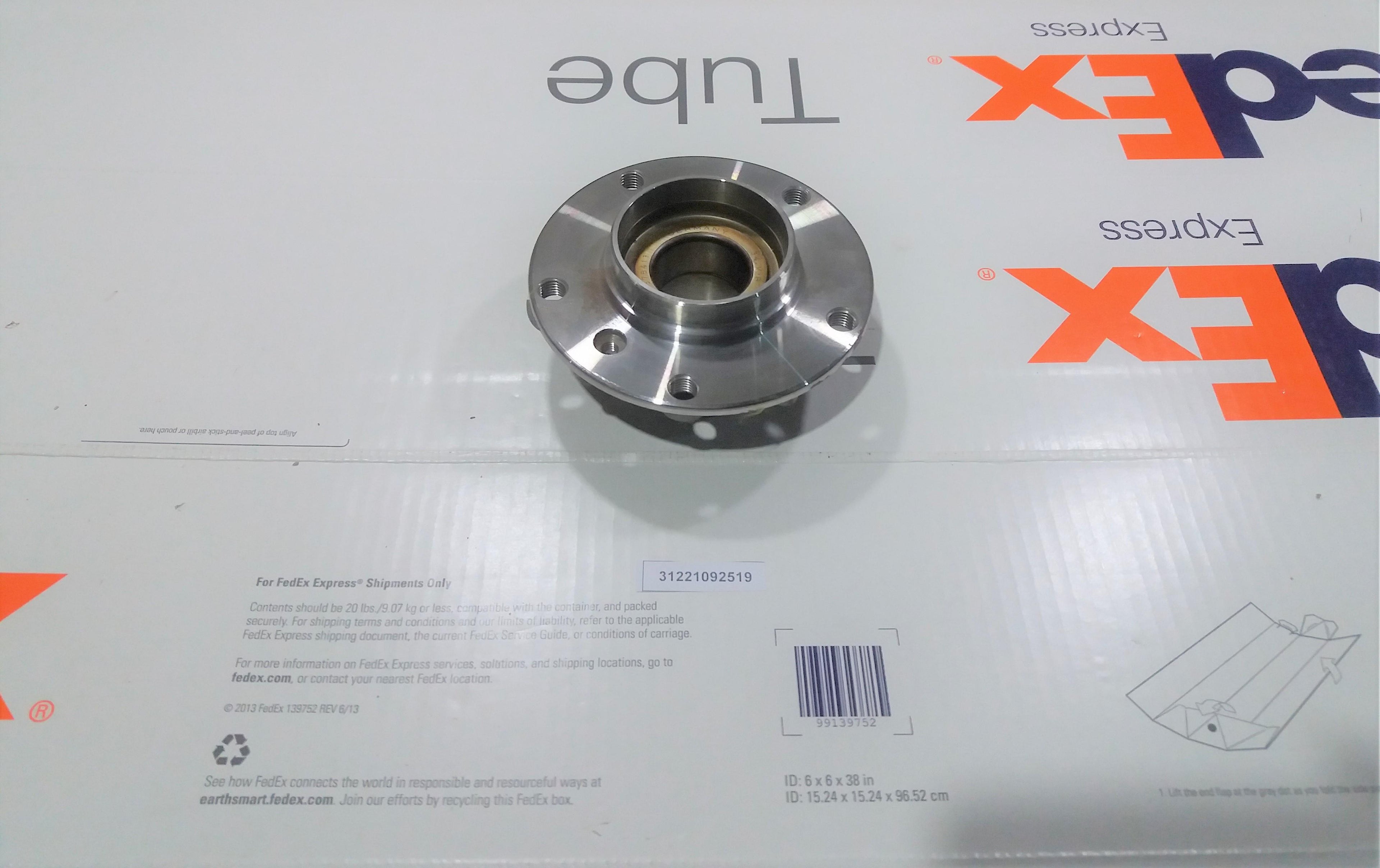 NEW GENUINE BMW 31221092519 WHEE LHUB E38