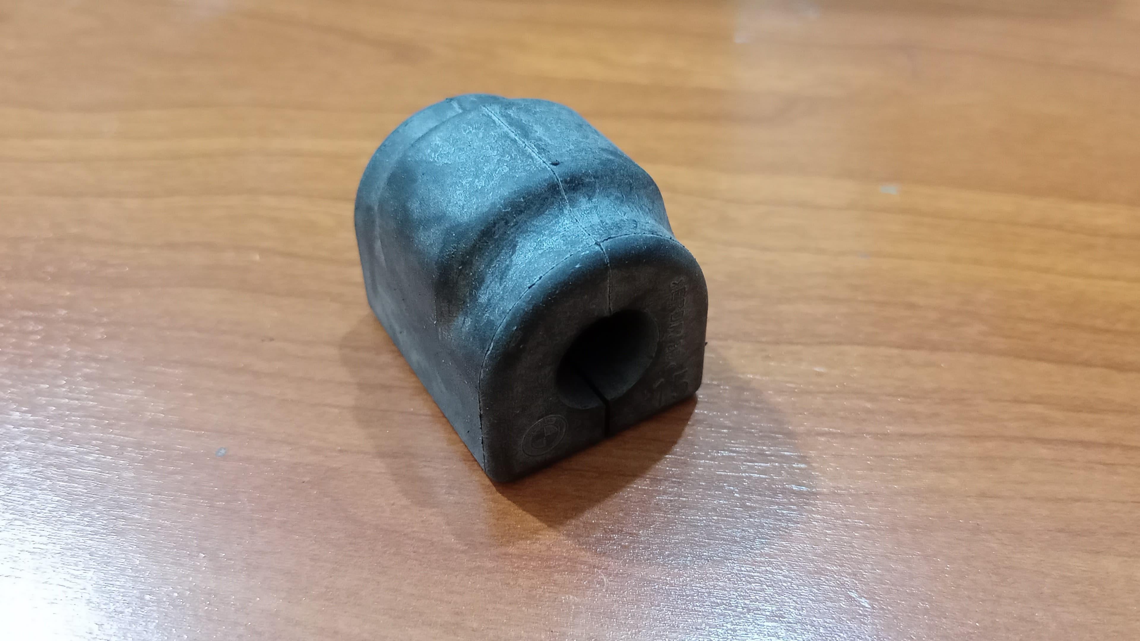 BMW E39 Stabilizer Rubber Mounting 33551093795 GENUINE