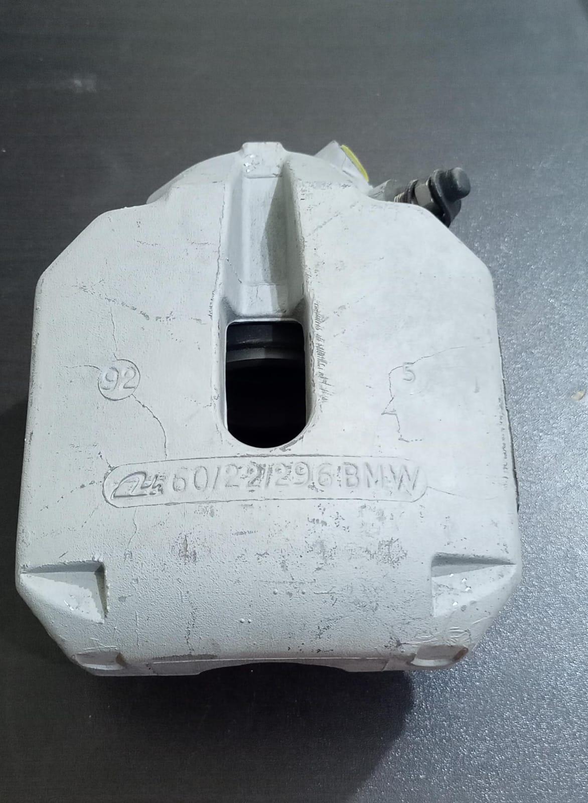 BMW 5 Series E39 525i 528i Front Right Passenger Brake Caliper Housing 34111163386