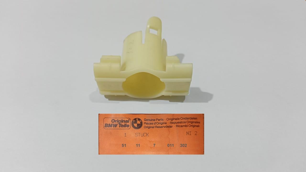 BMW E39 Interior Right PDC Bracket 51117011302 GENUINE