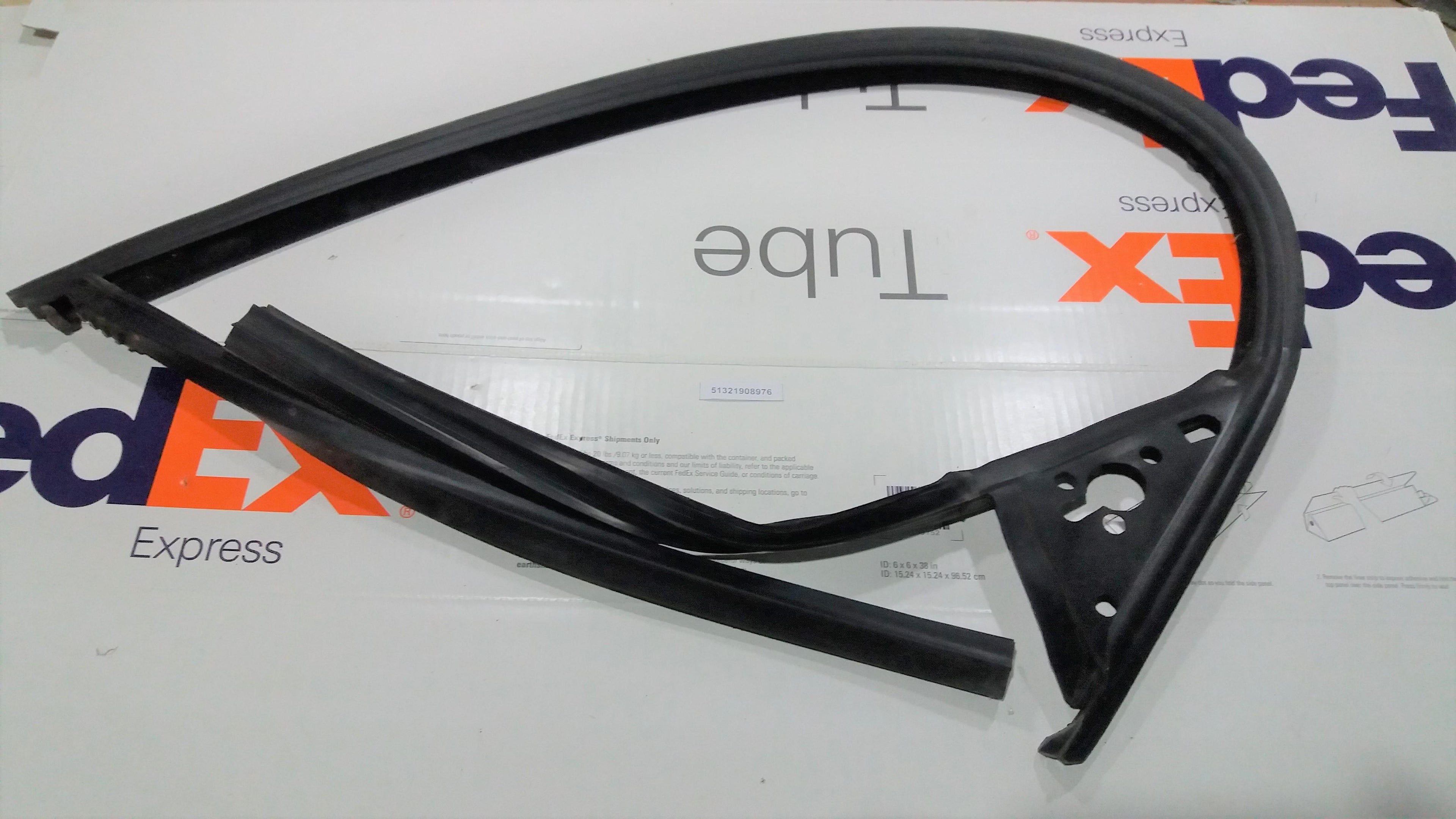 BMW 51321908976 7 Series E32 Front Exterior Right Window Guide Rail Track OEM