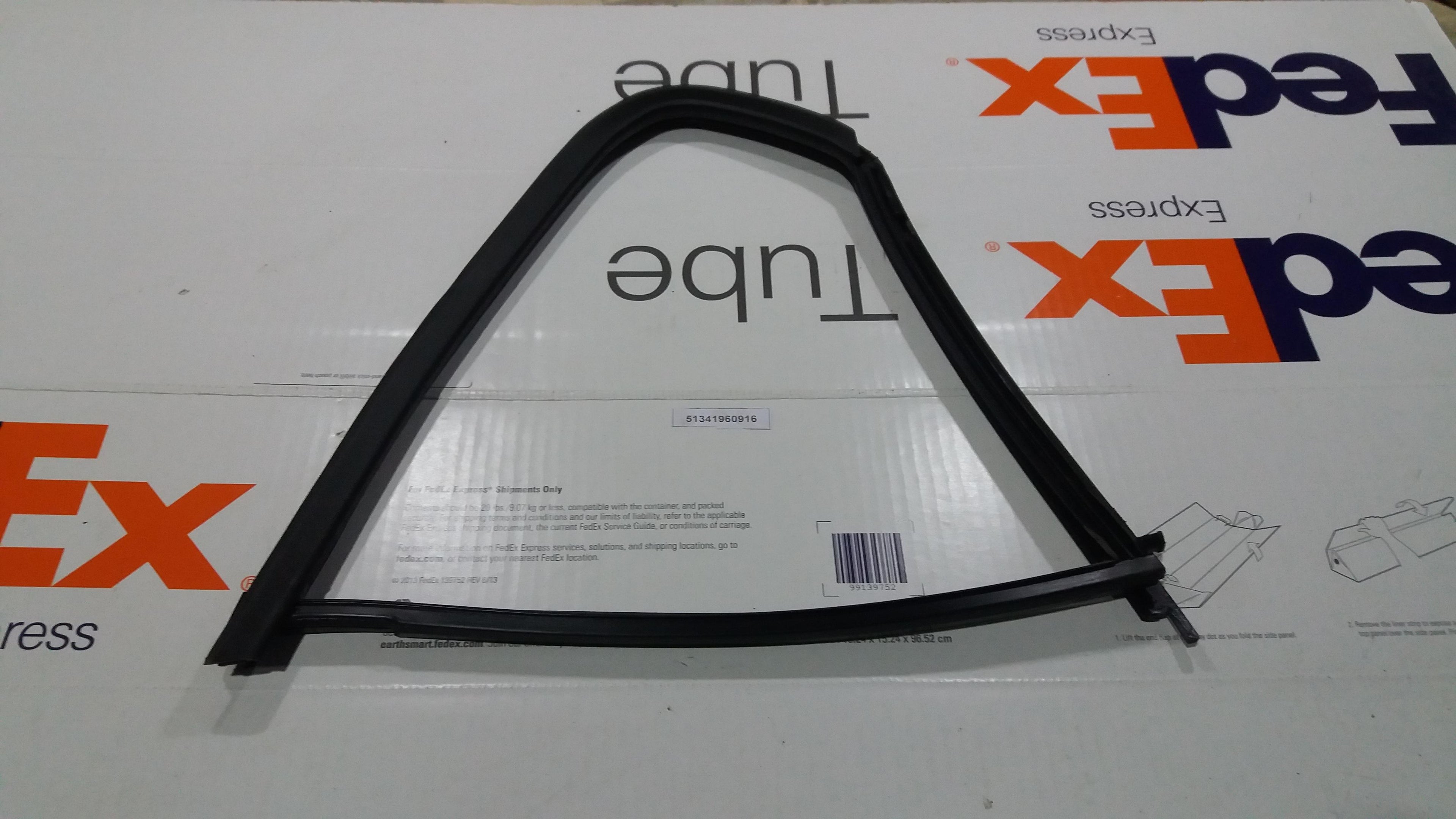 BMW E36 Right Gasket 51341960916 GENUINE