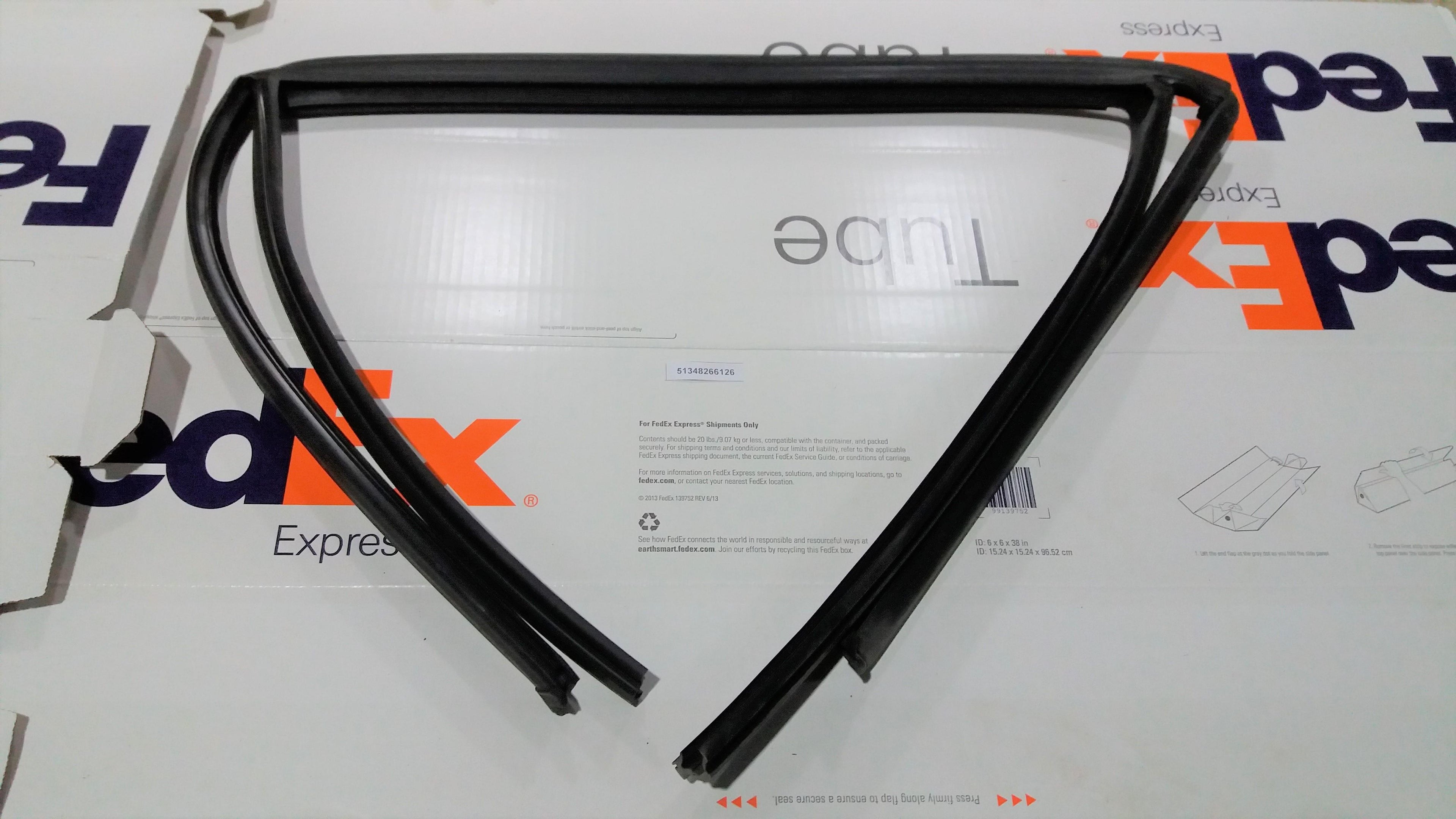 BMW 51348266126 WINDOW GUIDE E46