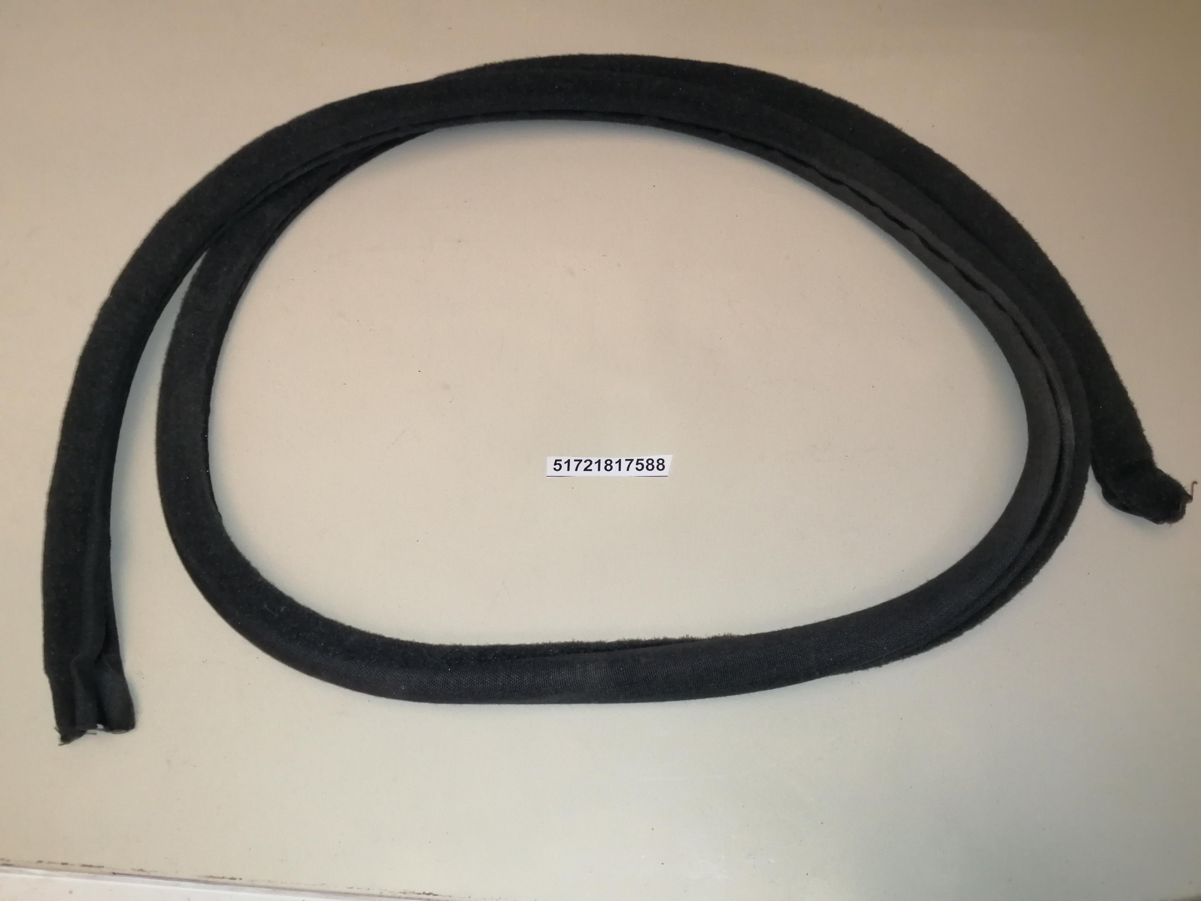 GENUINE BMW 51721817588 Edge protect E12