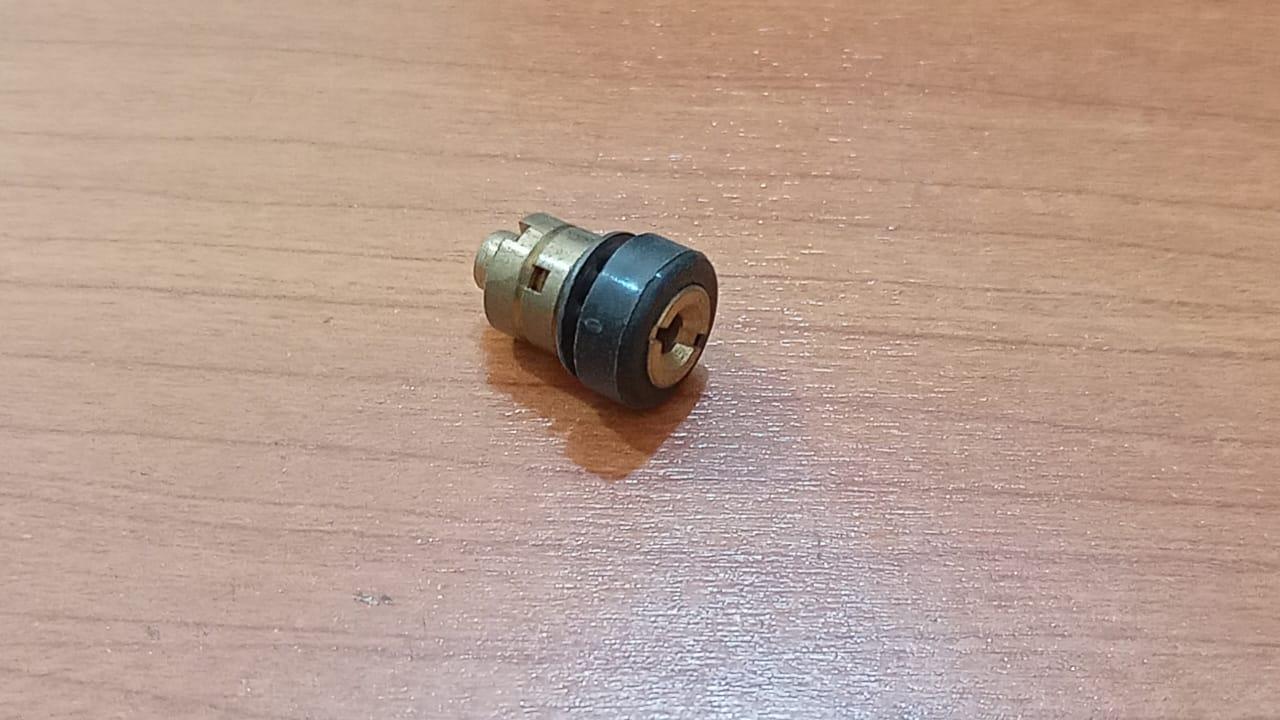 NEW GENUINE LAND ROVER 579122 LIGHT SOCKET