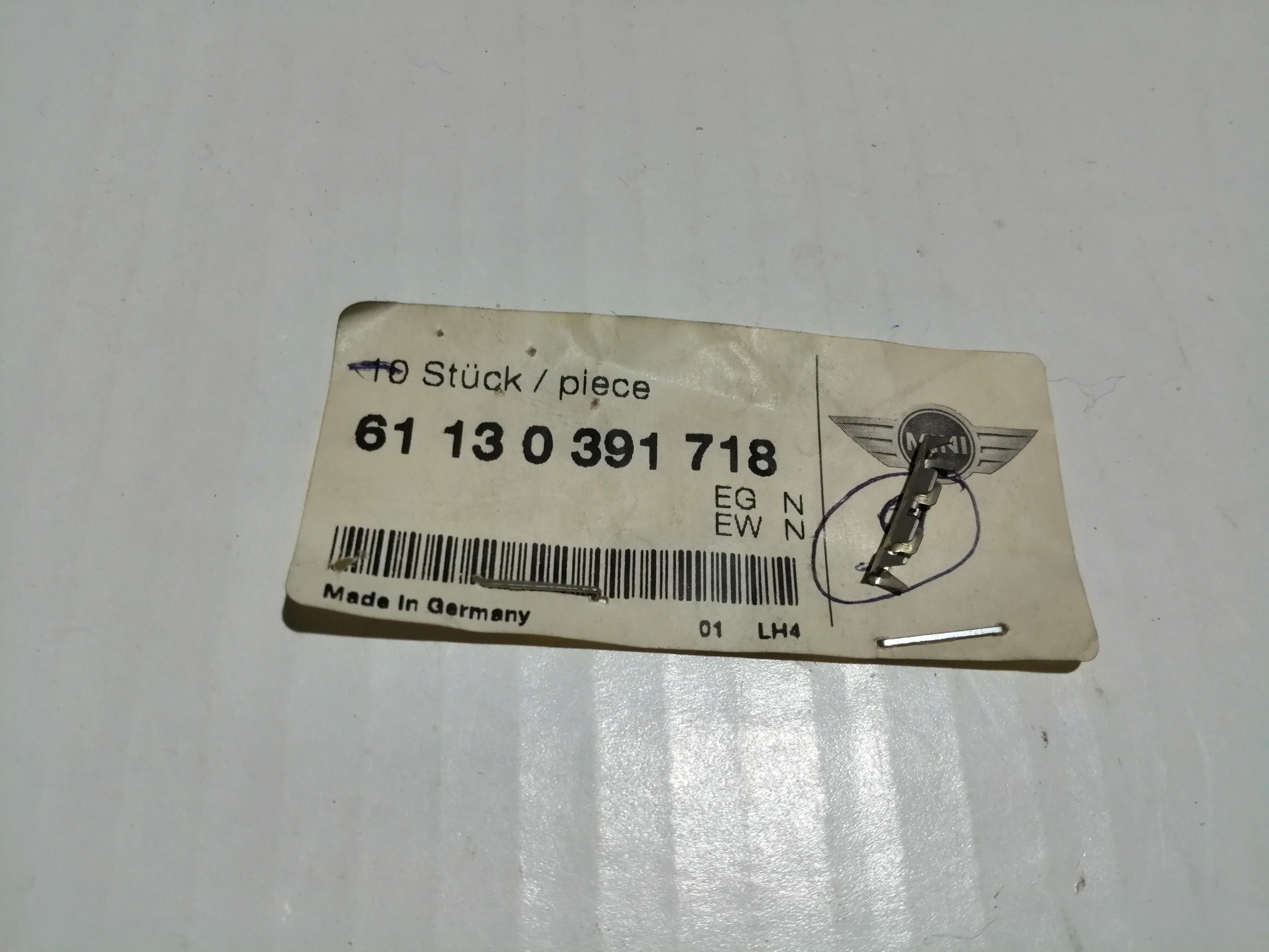 NEW GENUINE BMW Cable connector 61130391718  B&V