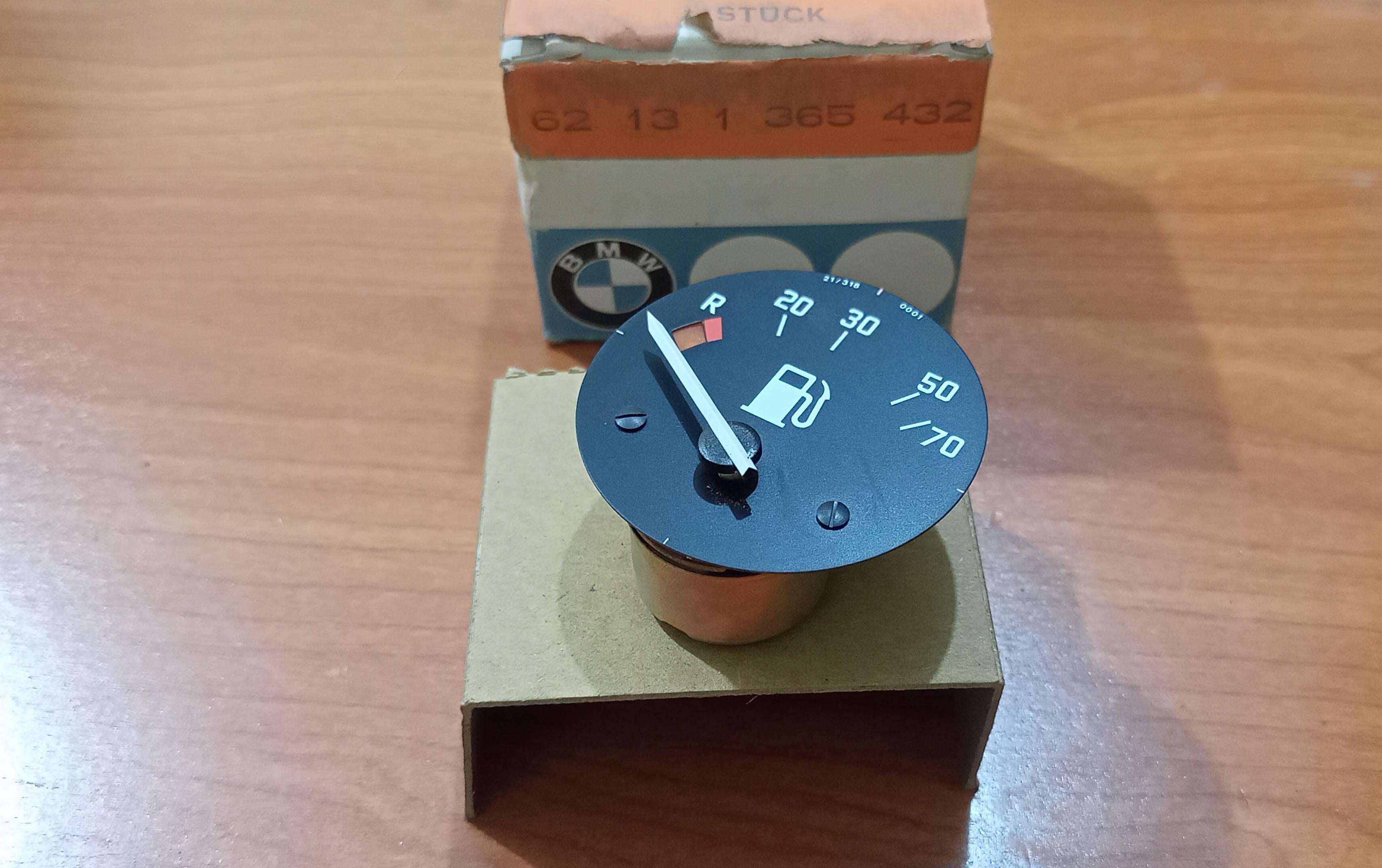 NEW BMW 62131365432 PETROL GAUGE E12