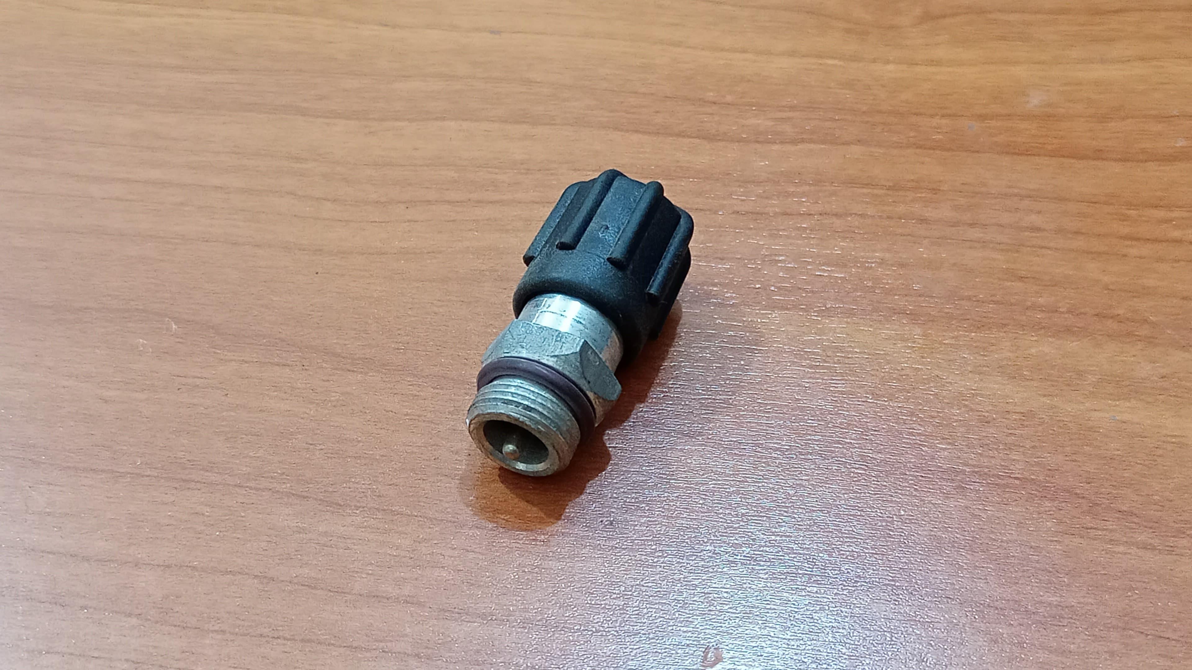 BMW E30, E34, E39, E60, E61 Suction Line Valve Insert 64536940460 GENUINE