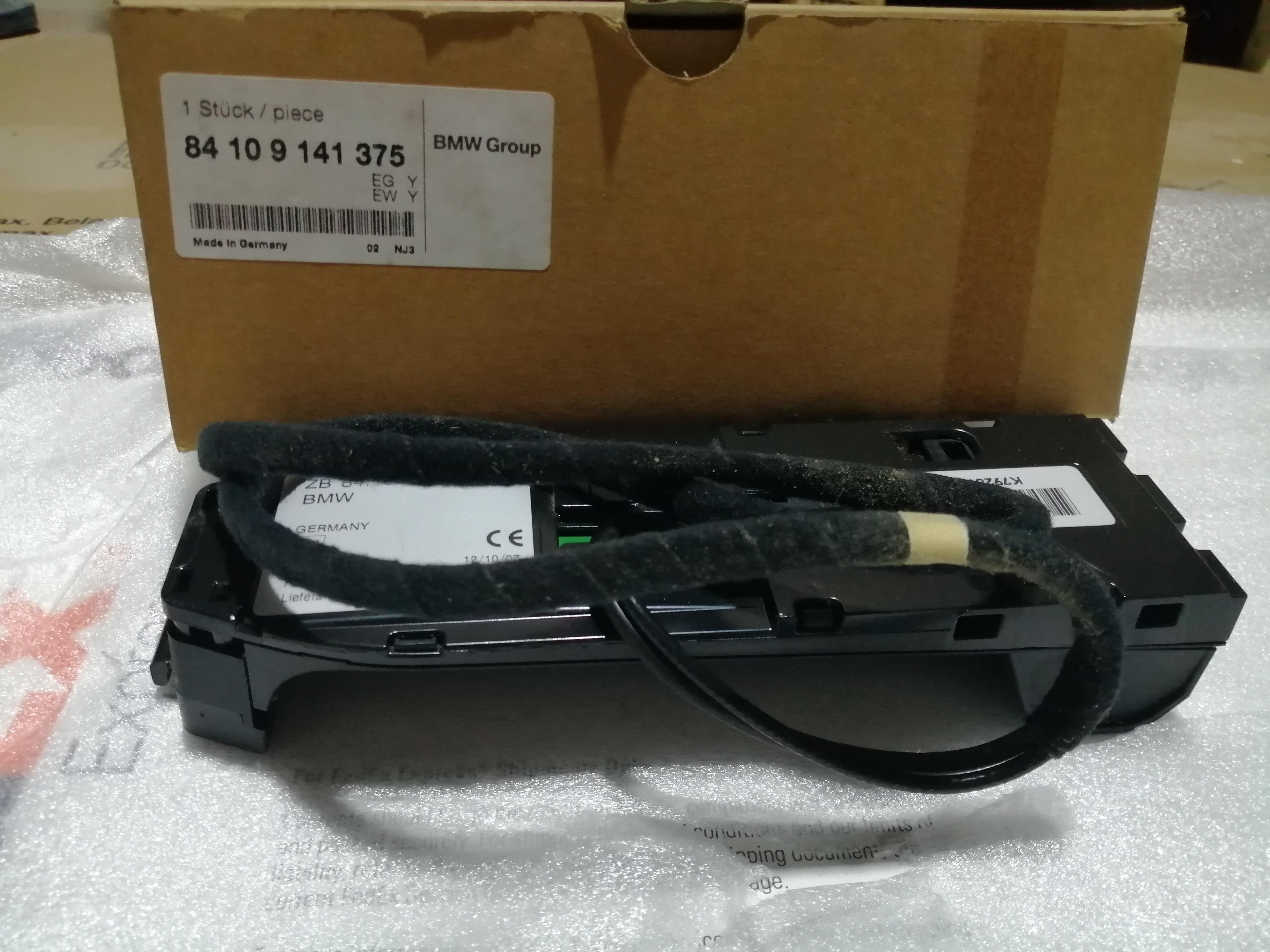 BMW 84109141375 X5 X6 E70 E71 E72 Mobile Telephone Snap-In Eject Box Base OEM