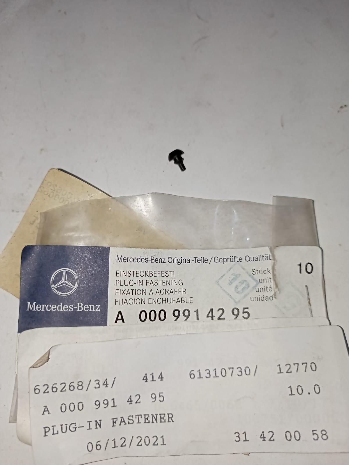 Mercedes-Benz (000-991-42-95) Plug-In Fastening
