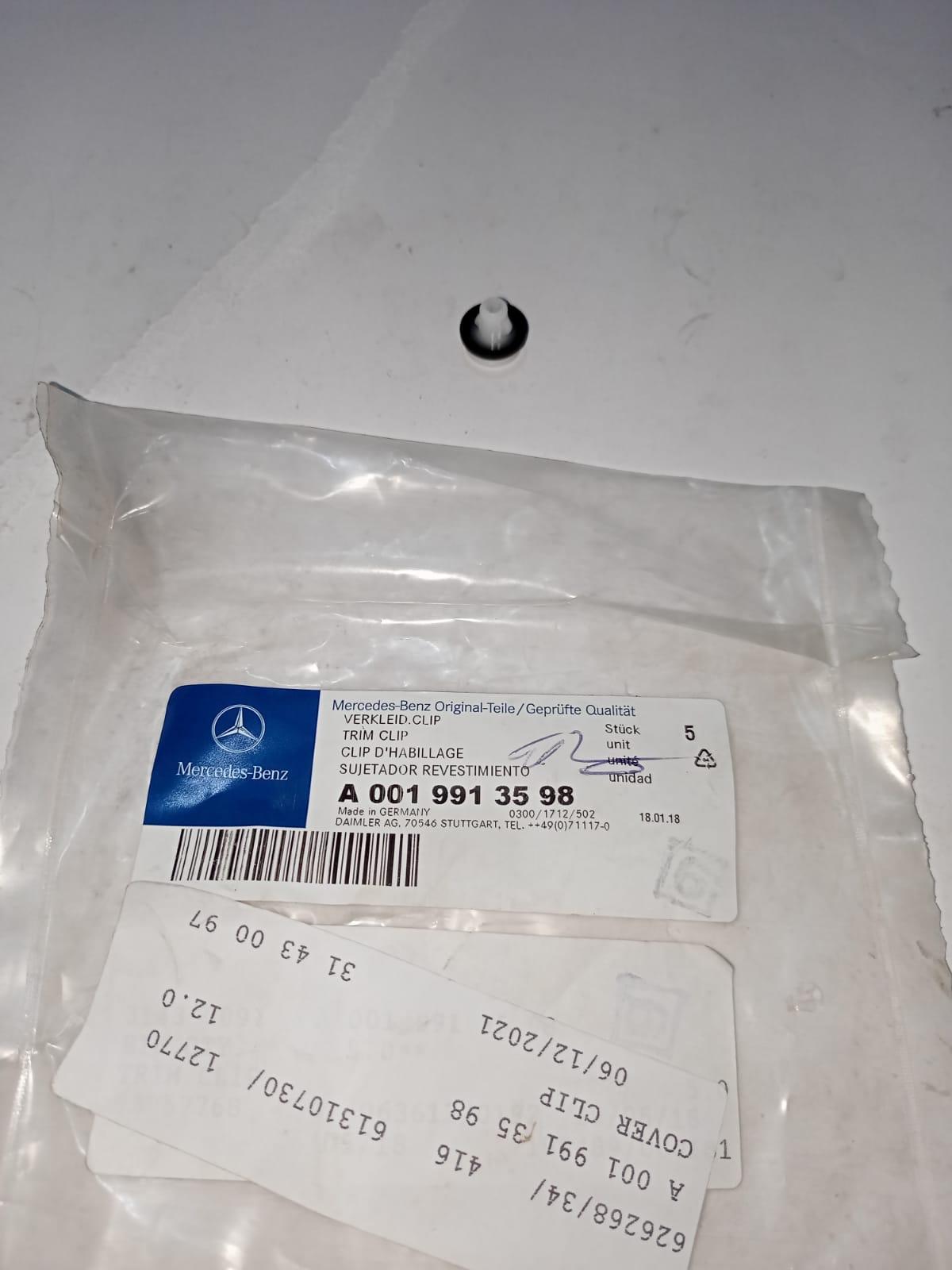 Mercedes-Benz Upper Trim Clip — W203, W204, W211 — A0019913598