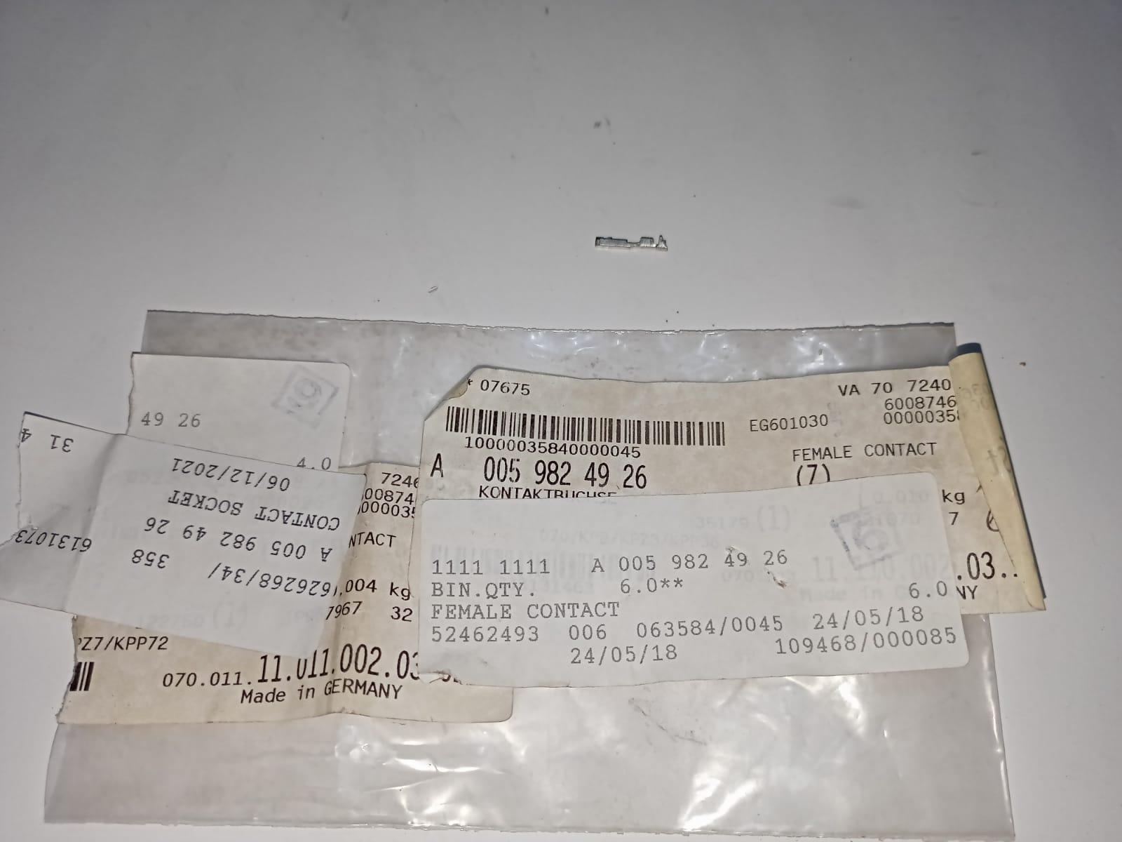 Mercedes-Benz (005-982-49-26) Female Contact