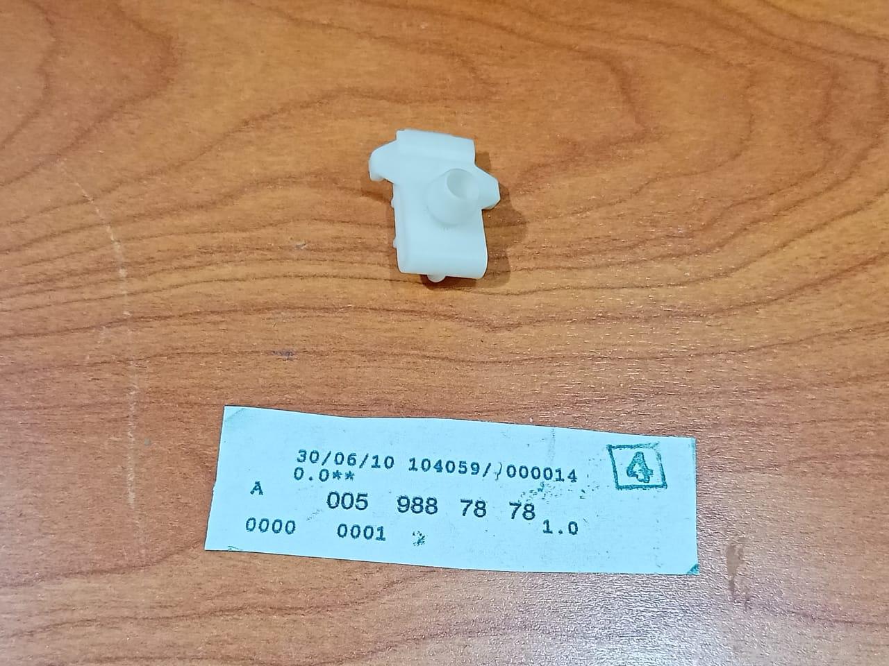 Mercedes-Benz W124 Clip Clasp A00598878
