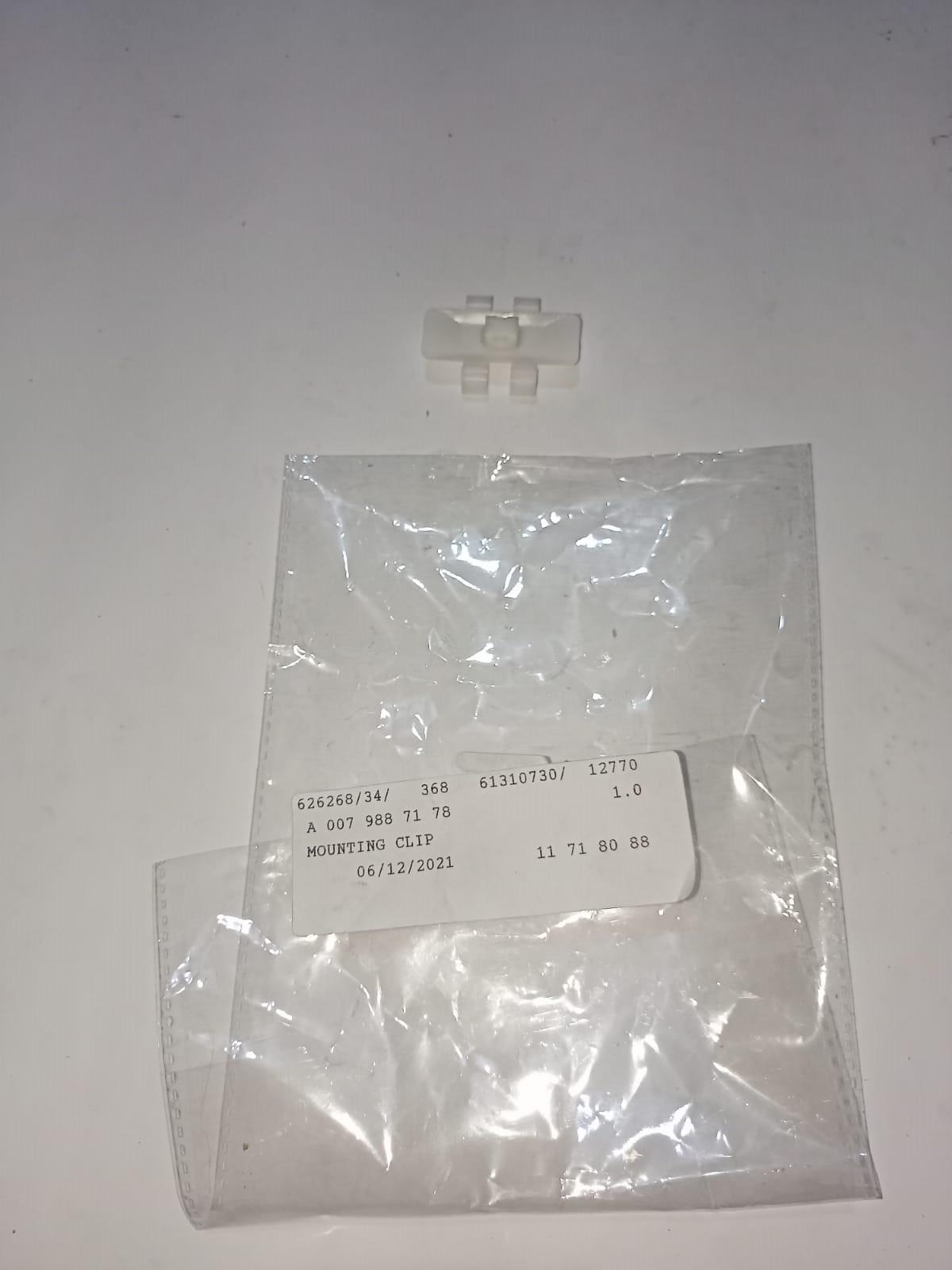 Mercedes-Benz W203 C209 W210 Body Molding Clip 0079887178