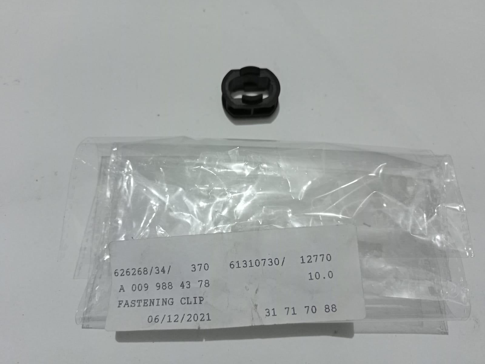 Mercedes-Benz W202 C208 W210 Clip 0099884378