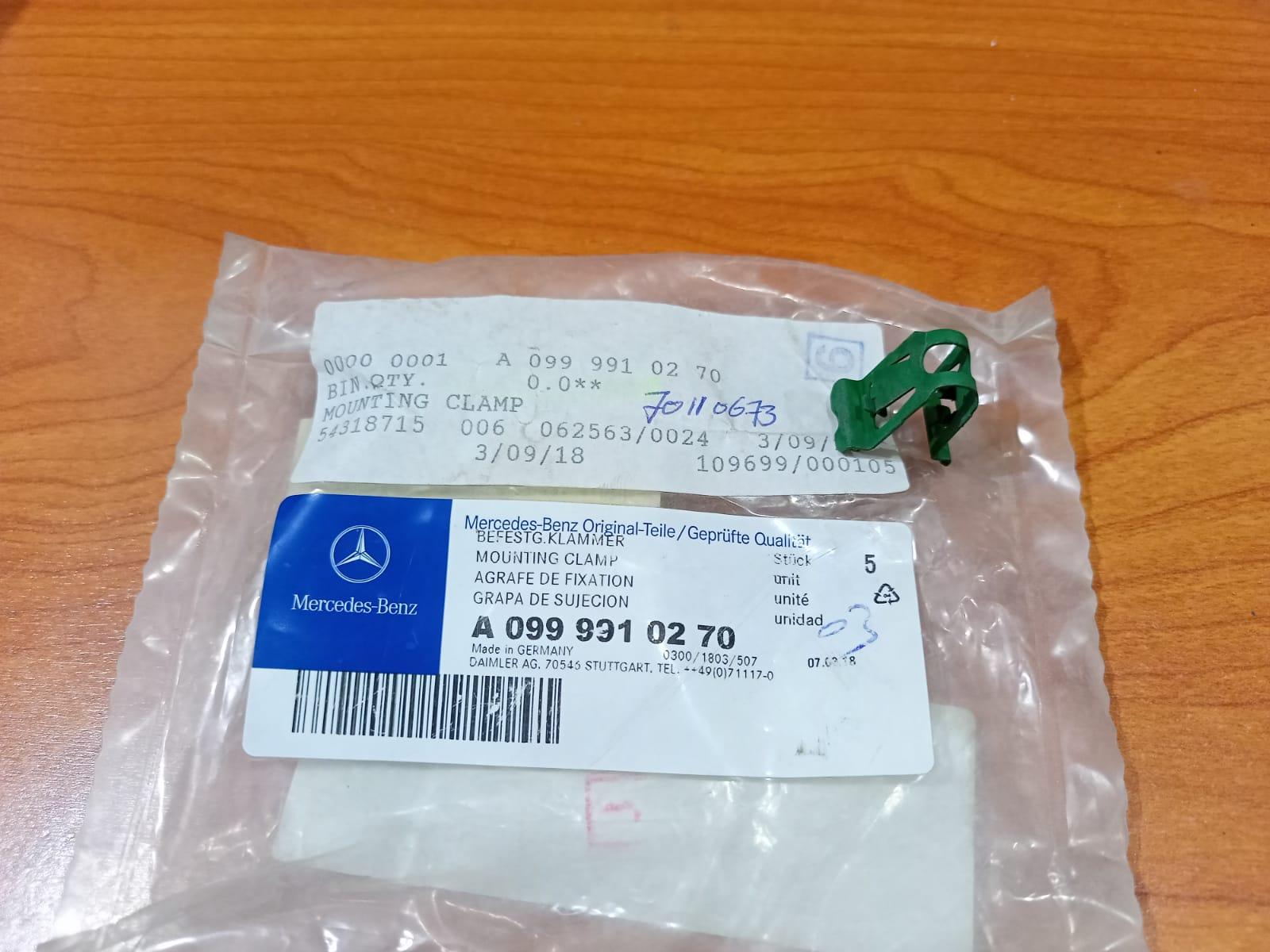 MERCEDES BENZ W140 Mounting Clip A0999910270