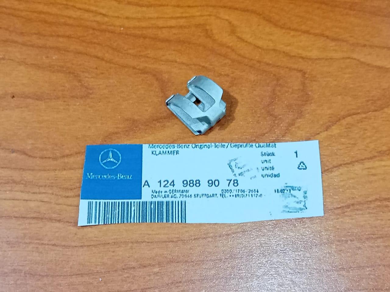 MERCEDES BENZ  A 1249889078  W124 W140 W202 Bumper Trim Clip