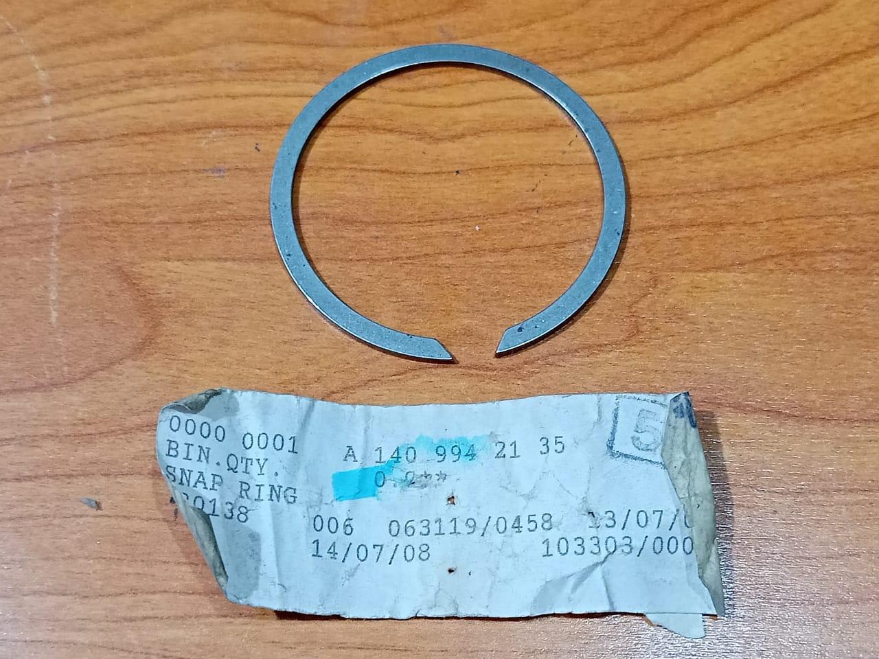 MERCEDES BENZ  A  1409942135 SNAP RING  E-Class W212 2009