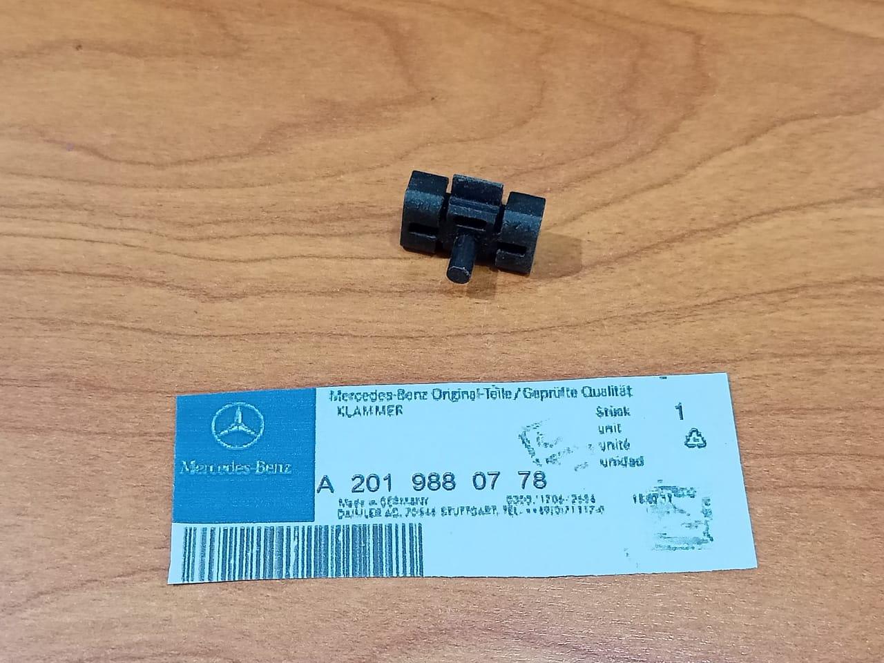 MERCEDES BENZ  A 2019880778 W201 Body Moulding Trim Clip Clamp Bracket