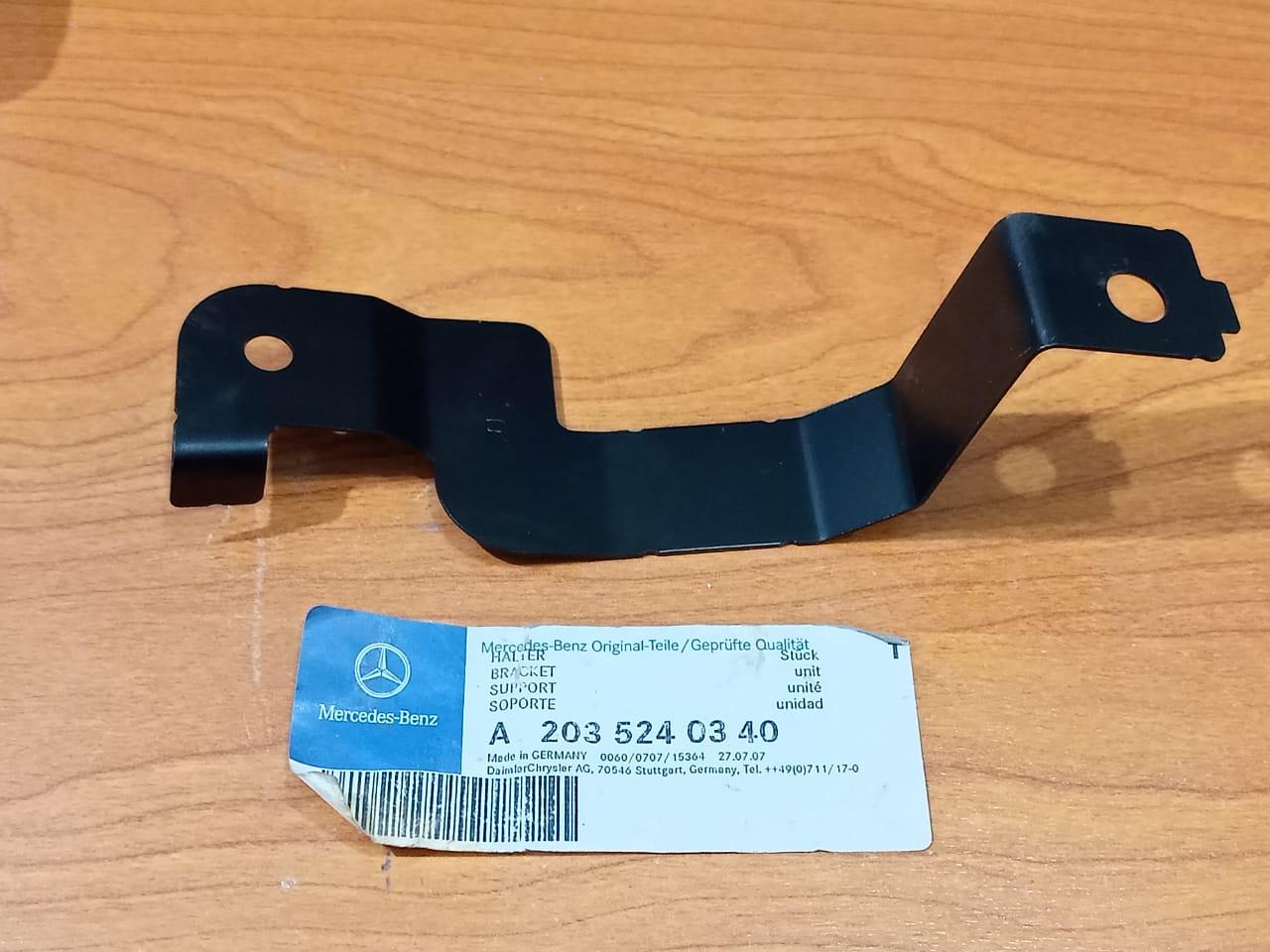 MERCEDES BENZ W203 Rear Right Panel Bracket A2035240340