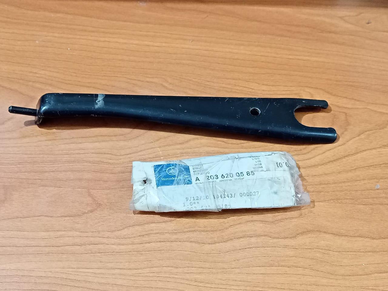 MERCEDES BENZ W203 Partition Panel Bracket A2036200585