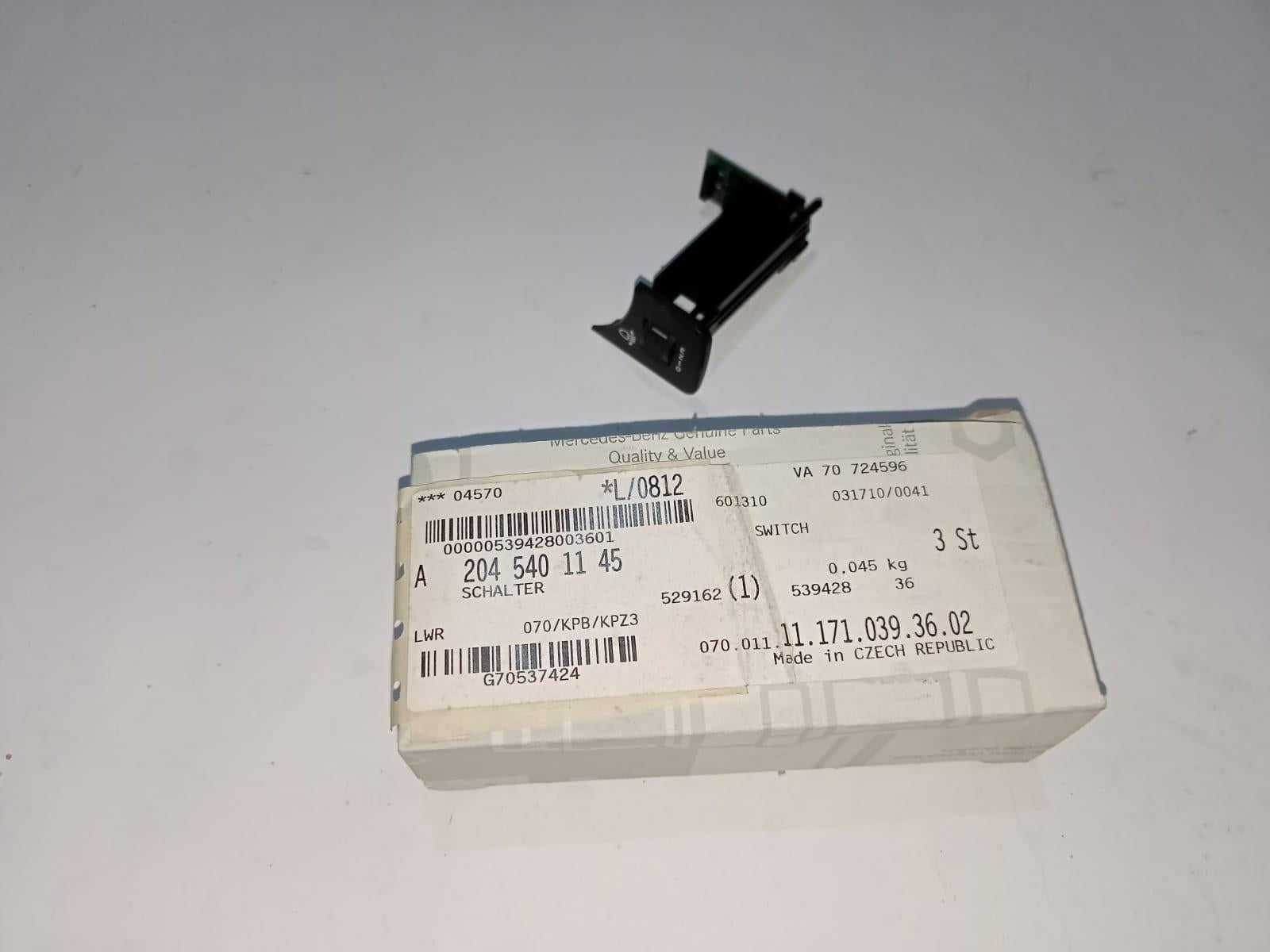 Mercedes-Benz W203 C200 Switch A2045401145