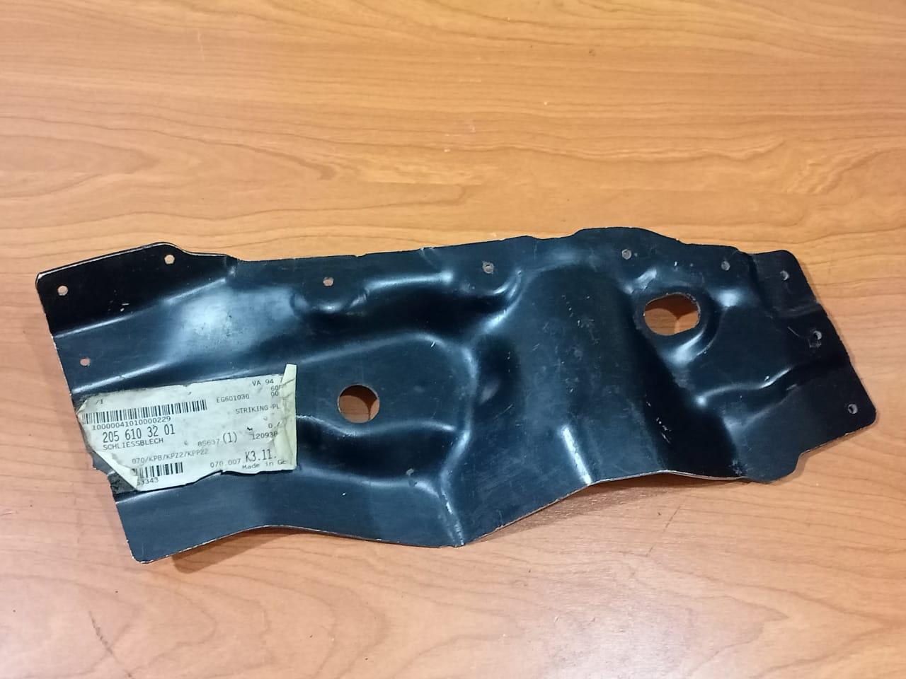 Genuine OEM Rear Passenger Right Wheel Housing Bracket For Mercedes 2056103201
