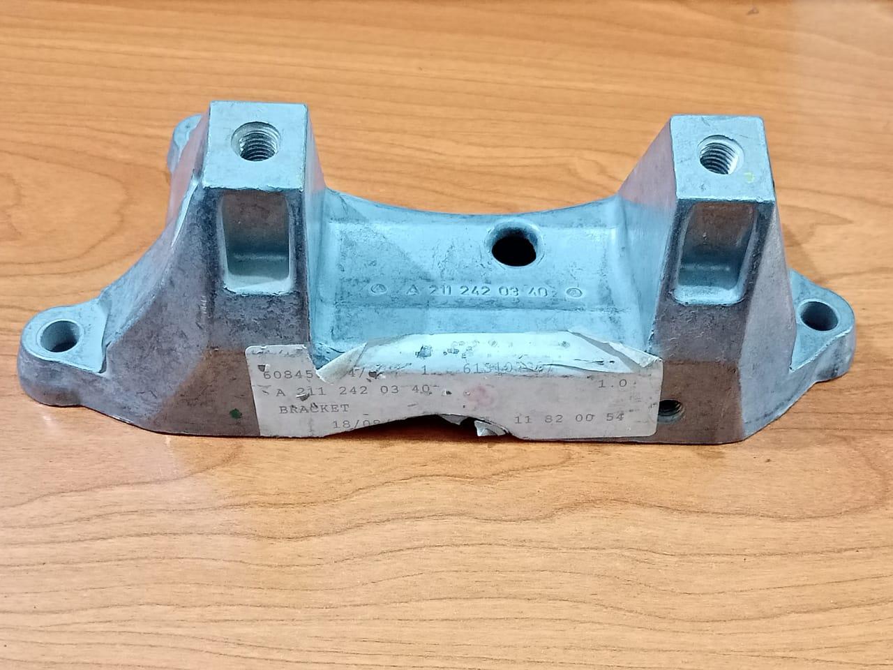 MERCEDES SLK R171 Transmission Rear Bracket A2112420340