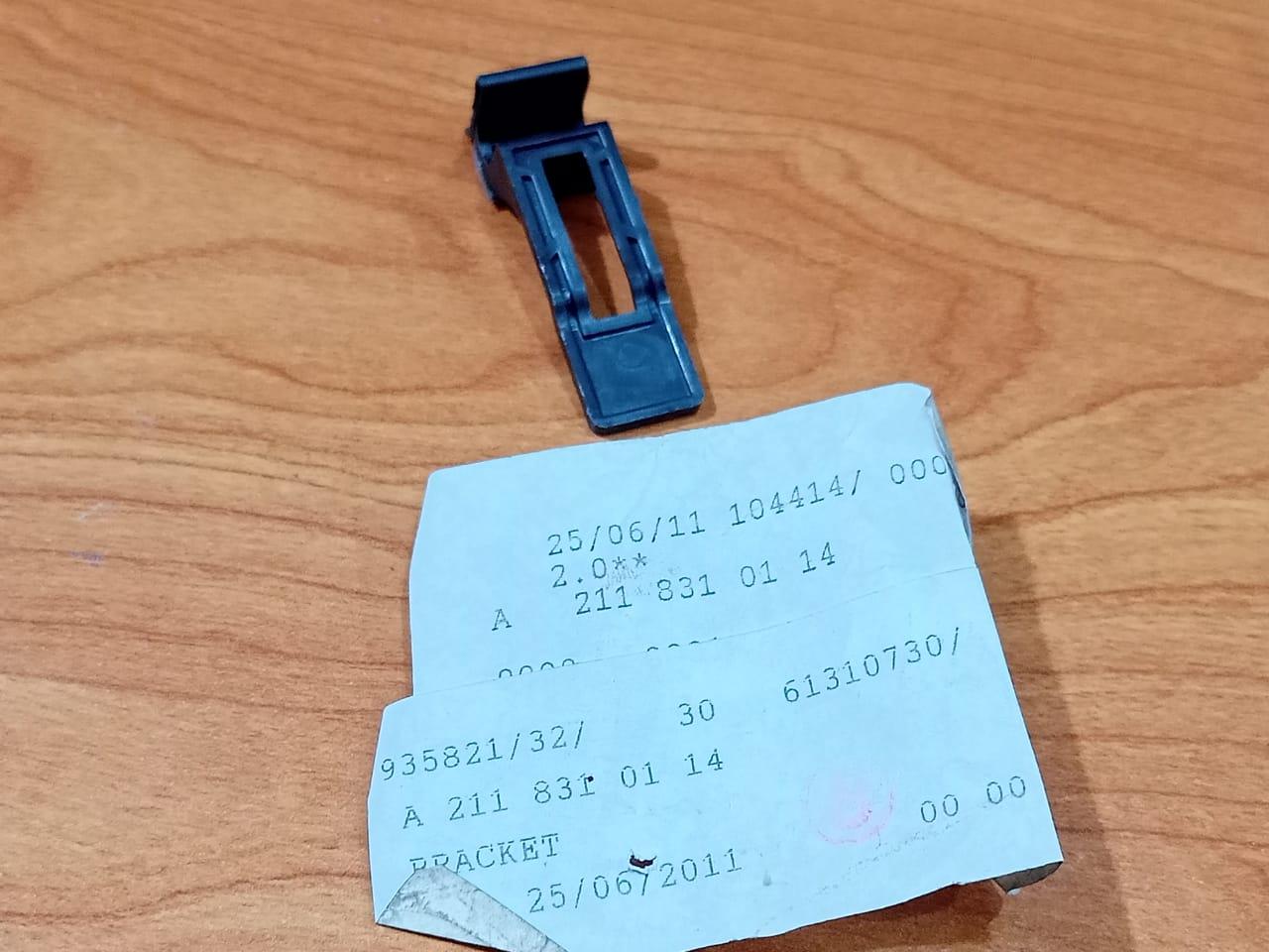 MERCEDES BENZ W211 Bridle Holder A2118310114