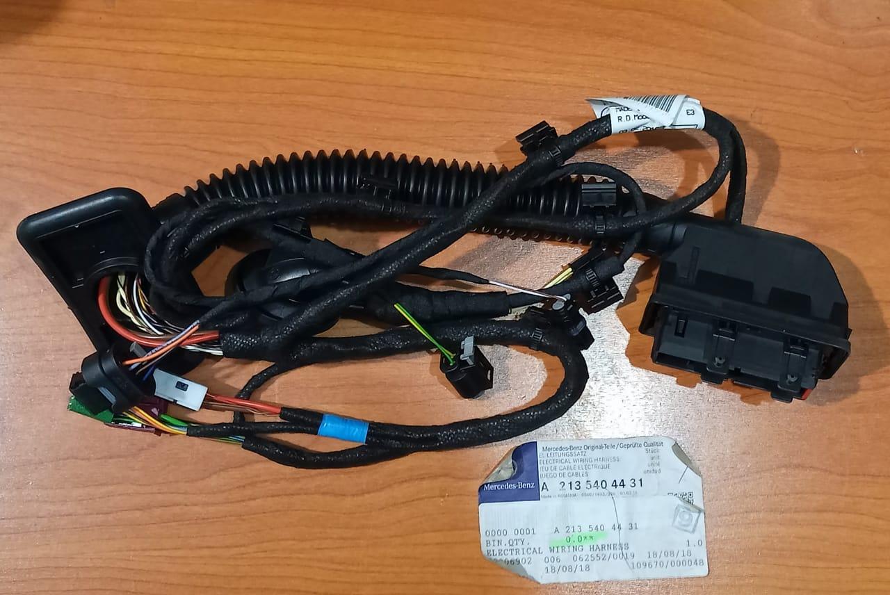 MERCEDES BENZ Electrical Wiring Harness A2135404431 W213