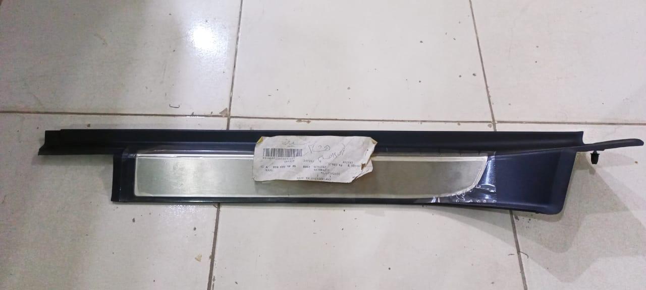 Mercedes-Benz W220 Rear Right Door Entrance Rail