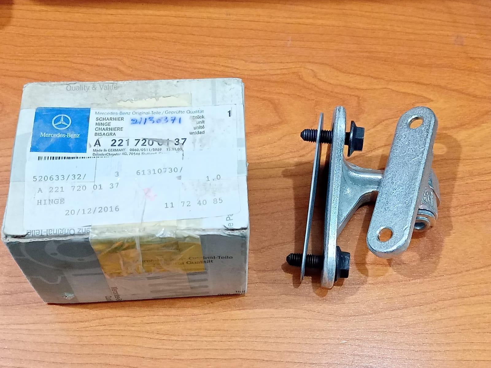 MERCEDES BENZ W221 Upper Left Door Hinge A2217200137