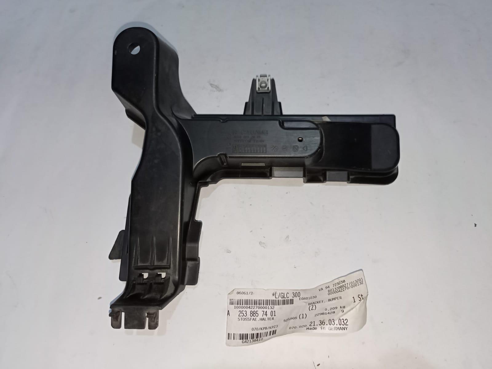 Mercedes-Benz W253 Bumper Cover Bracket 2538857401