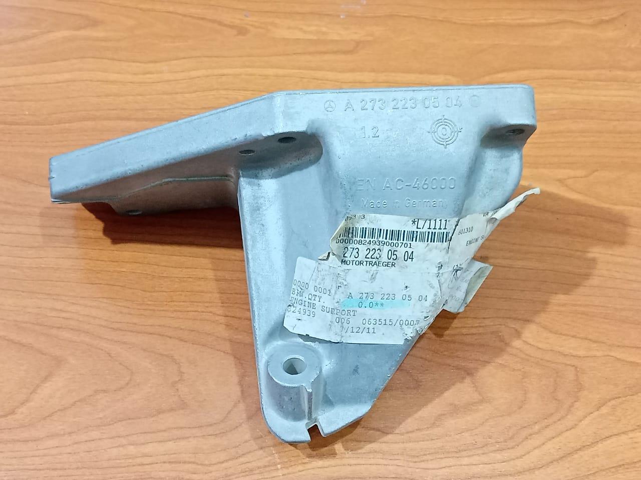 MERCEDES 07-09  W221 S550 CL550 L ENGINE MOUNT BRACKET A2732230504