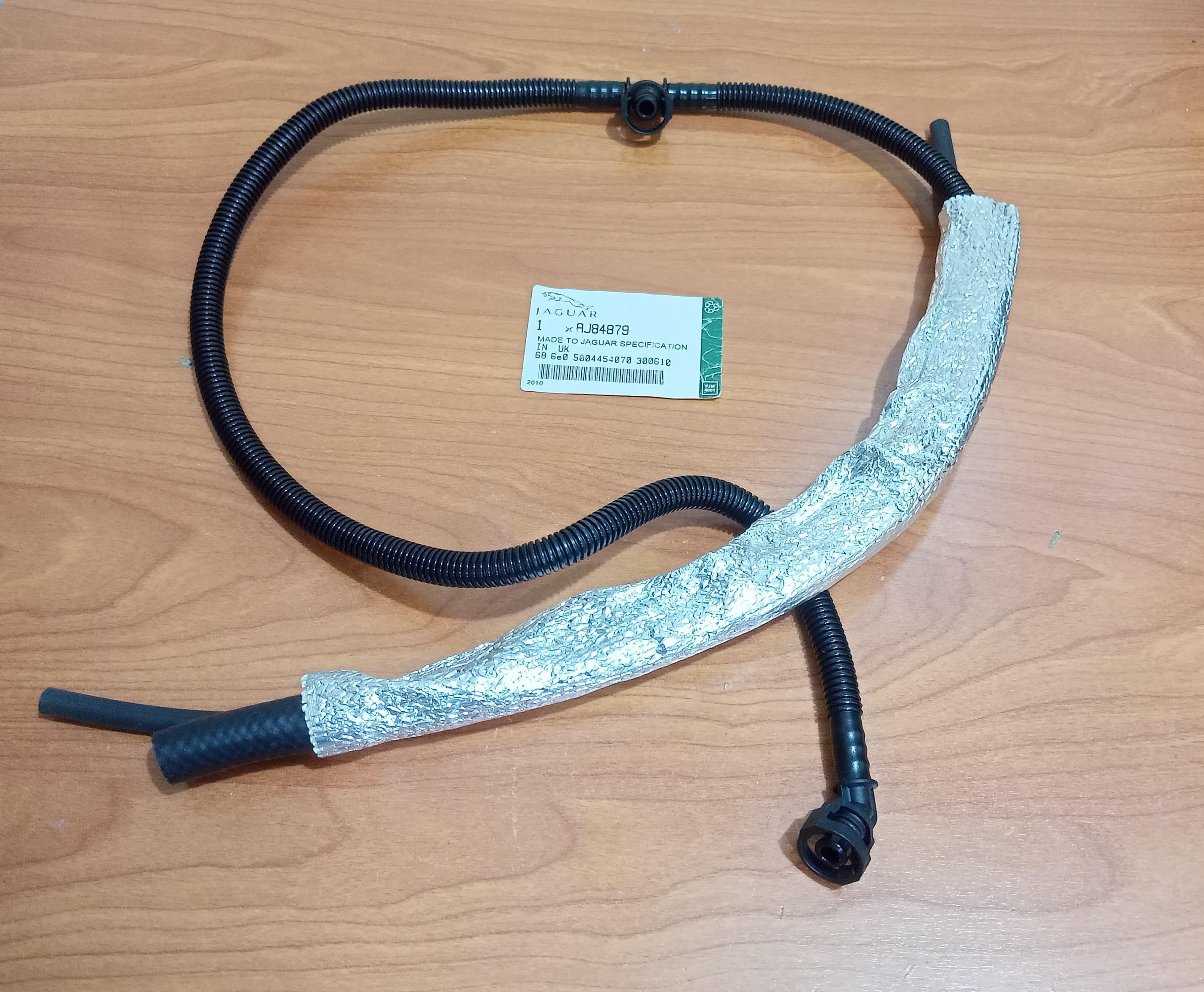 JAGUAR AJ84879 XJ X308 1998-2003 Engine Part Load Crankcase Breather Hose Pipe