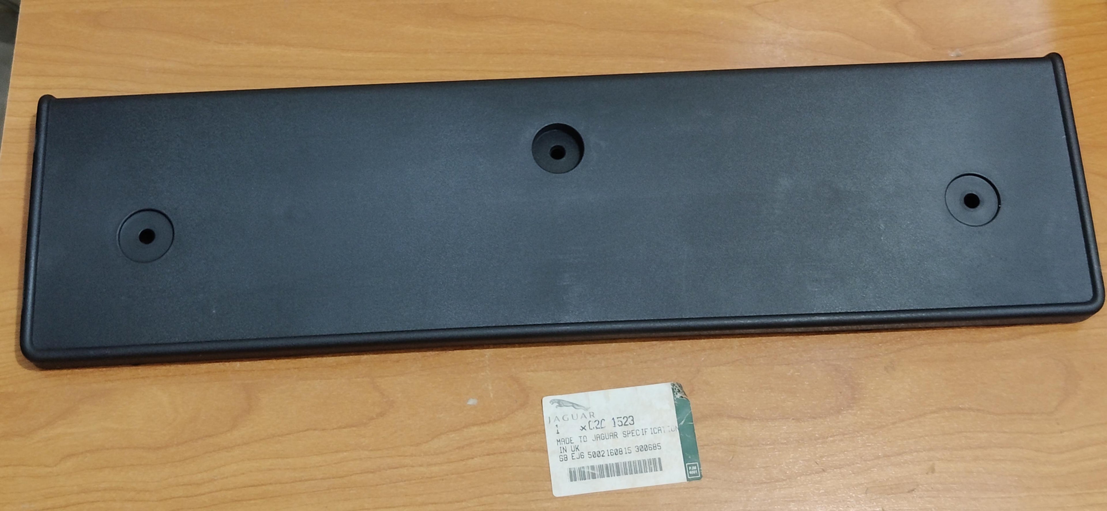 JAGUAR C2C1523 XJ X350 2004-2009 Front License Number Plate Plinth Bracket Trim