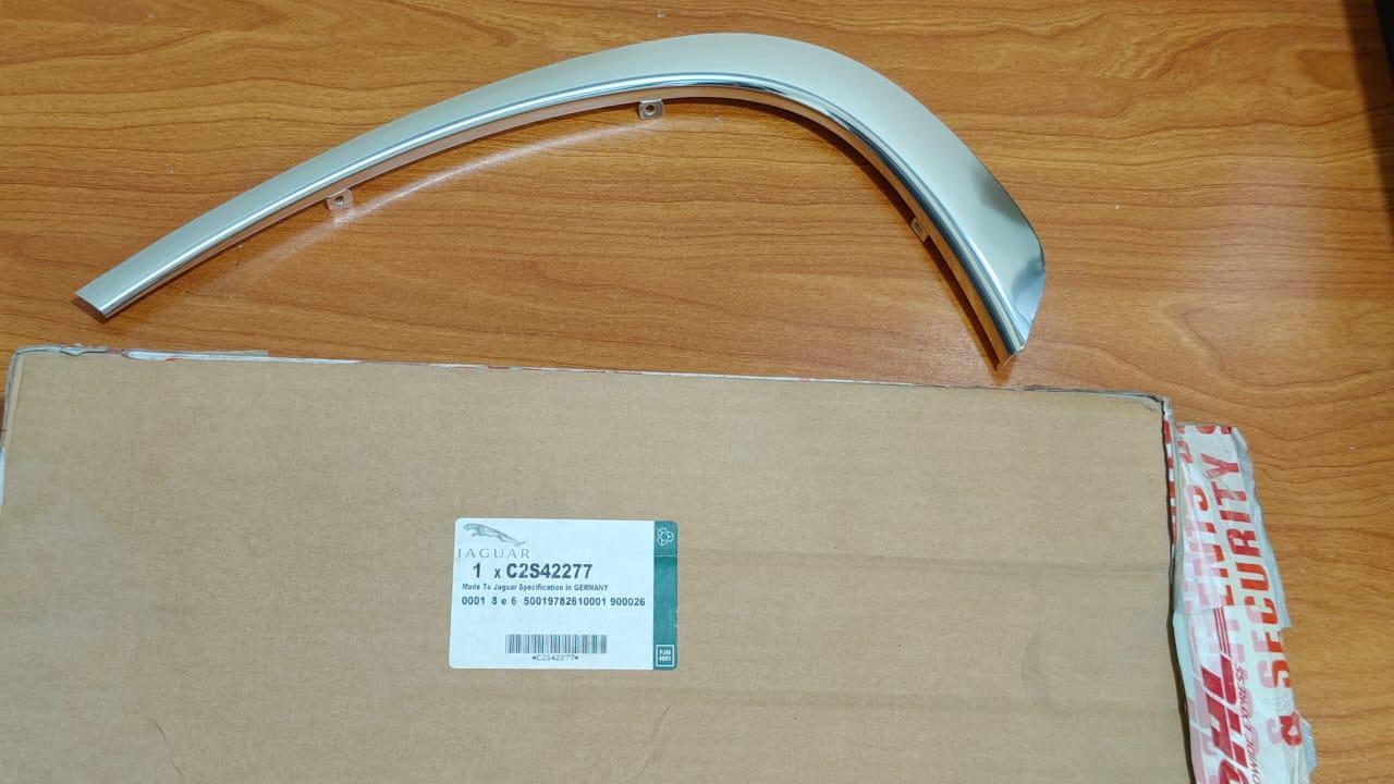JAGUAR C2S42277 X-Type 2001-2010 Rear Door Quarter Window Glass Finisher Trim