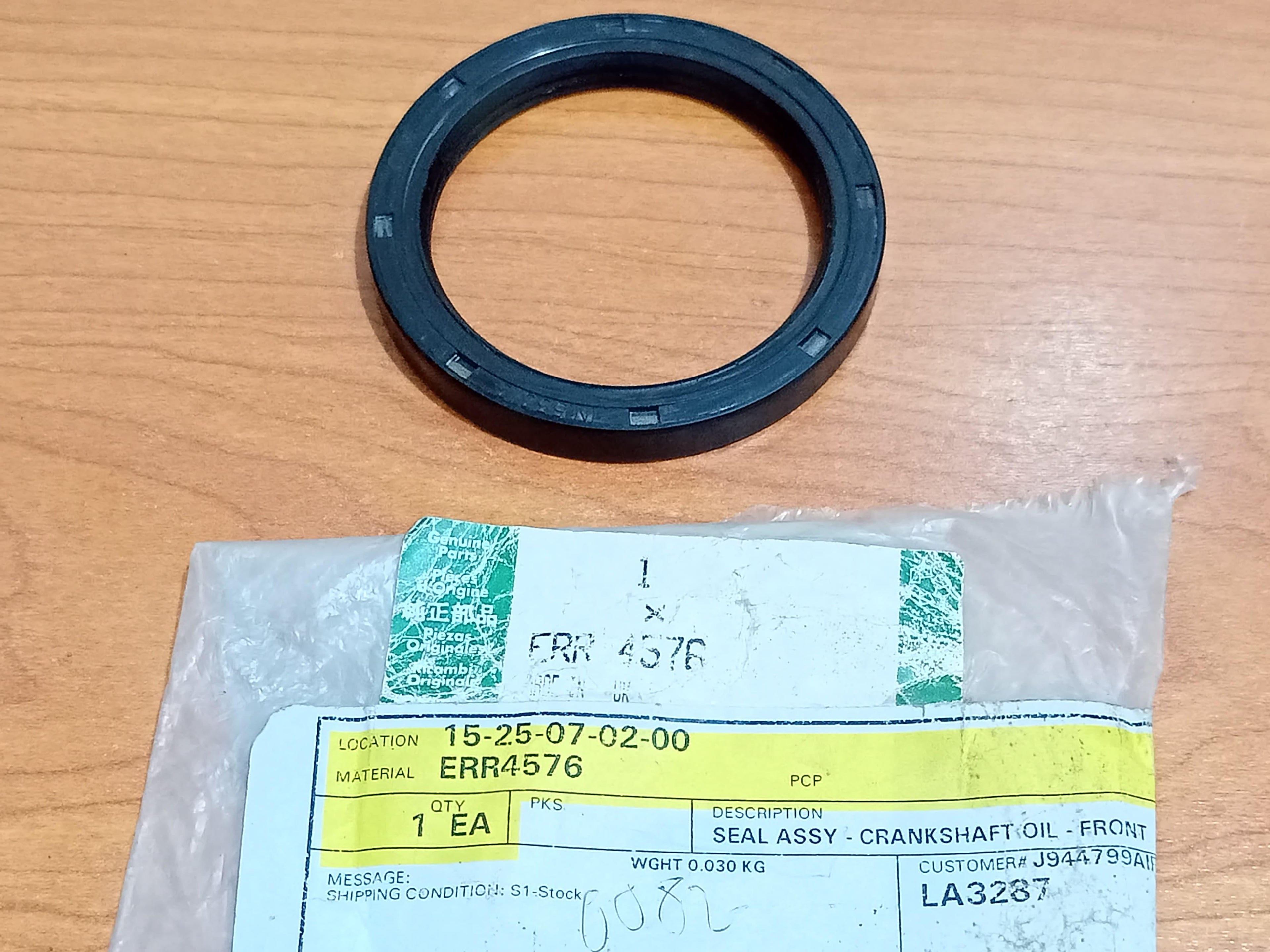 Land Rover ERR4576 Oil Seal Defender,Discovery,Range Rover 1990-2006