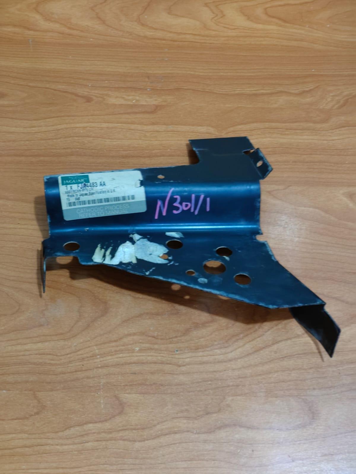JAGUAR FJA4483AA XJ6 XJ40 1987-1994 Front Bumper Corner Isolator Mounting Bracket