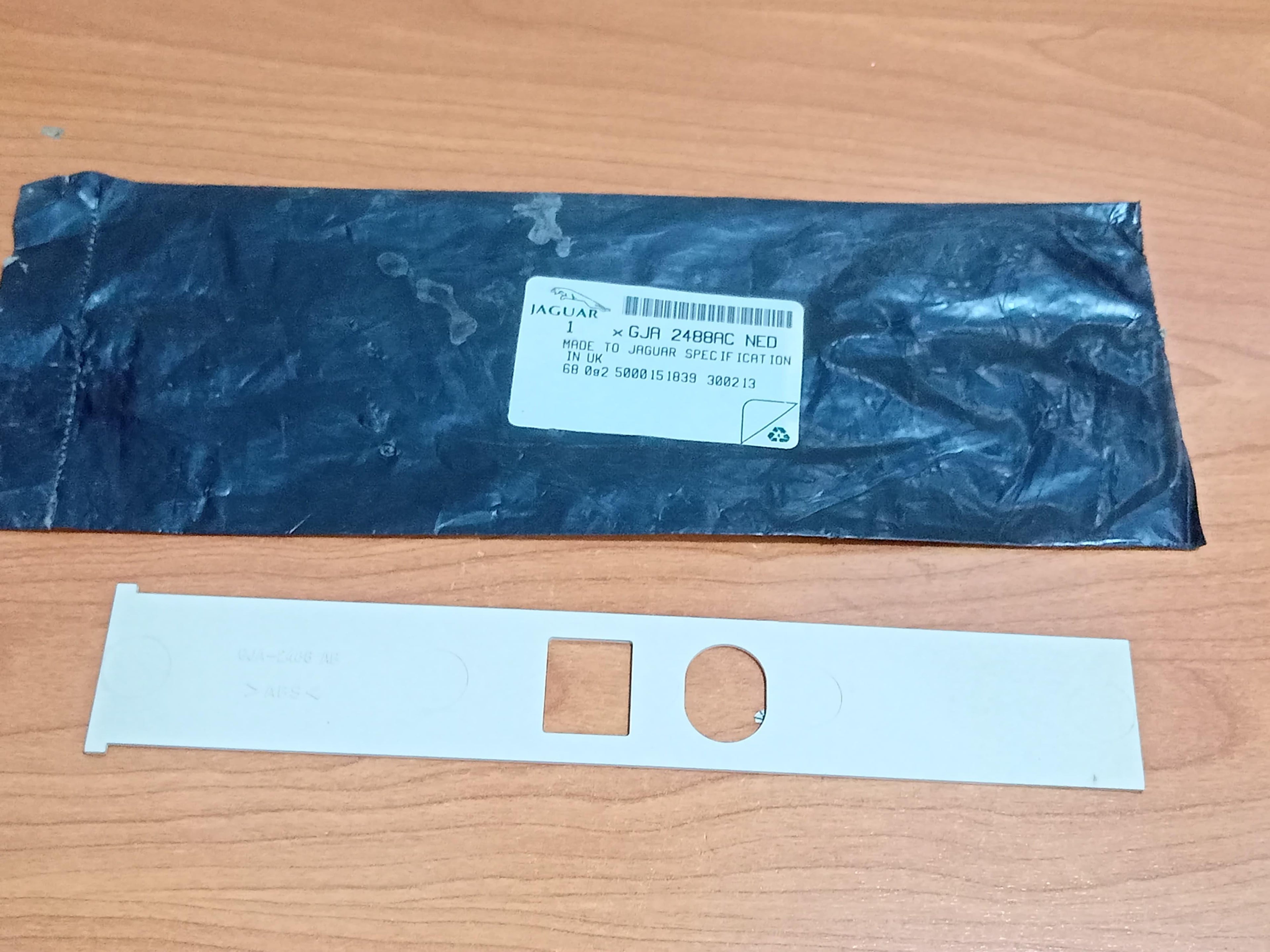 JAGUAR GJA2488ACNED XK8 XKR 1997-2006 Interior Front Seatbelt Slider Shield OEM