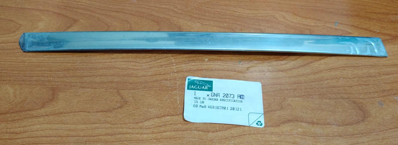 JAGUAR GNA2073AE XJ8 XJR X308 1998-2003 Exterior Front Left Window Frame Finisher