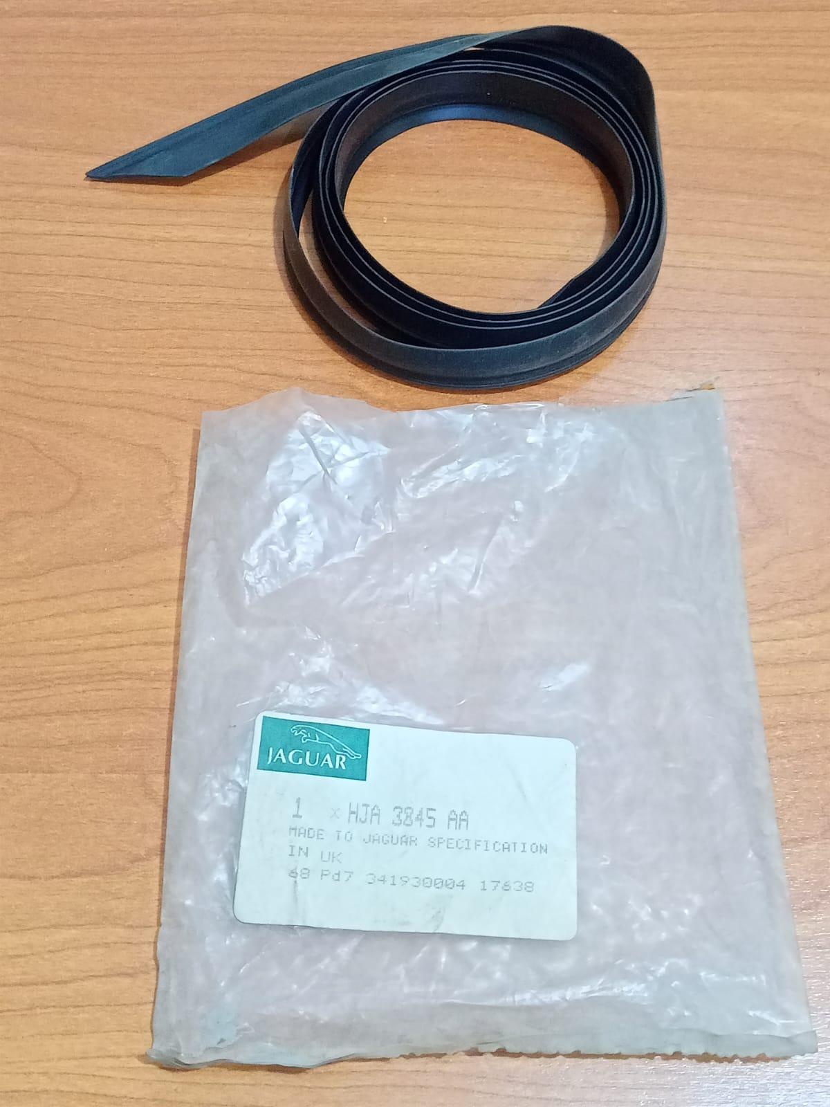 JAGUAR HJA3845AA XK8 XKR 1997-2006 Front Windscreen Windshield Rubber Seal Gasket