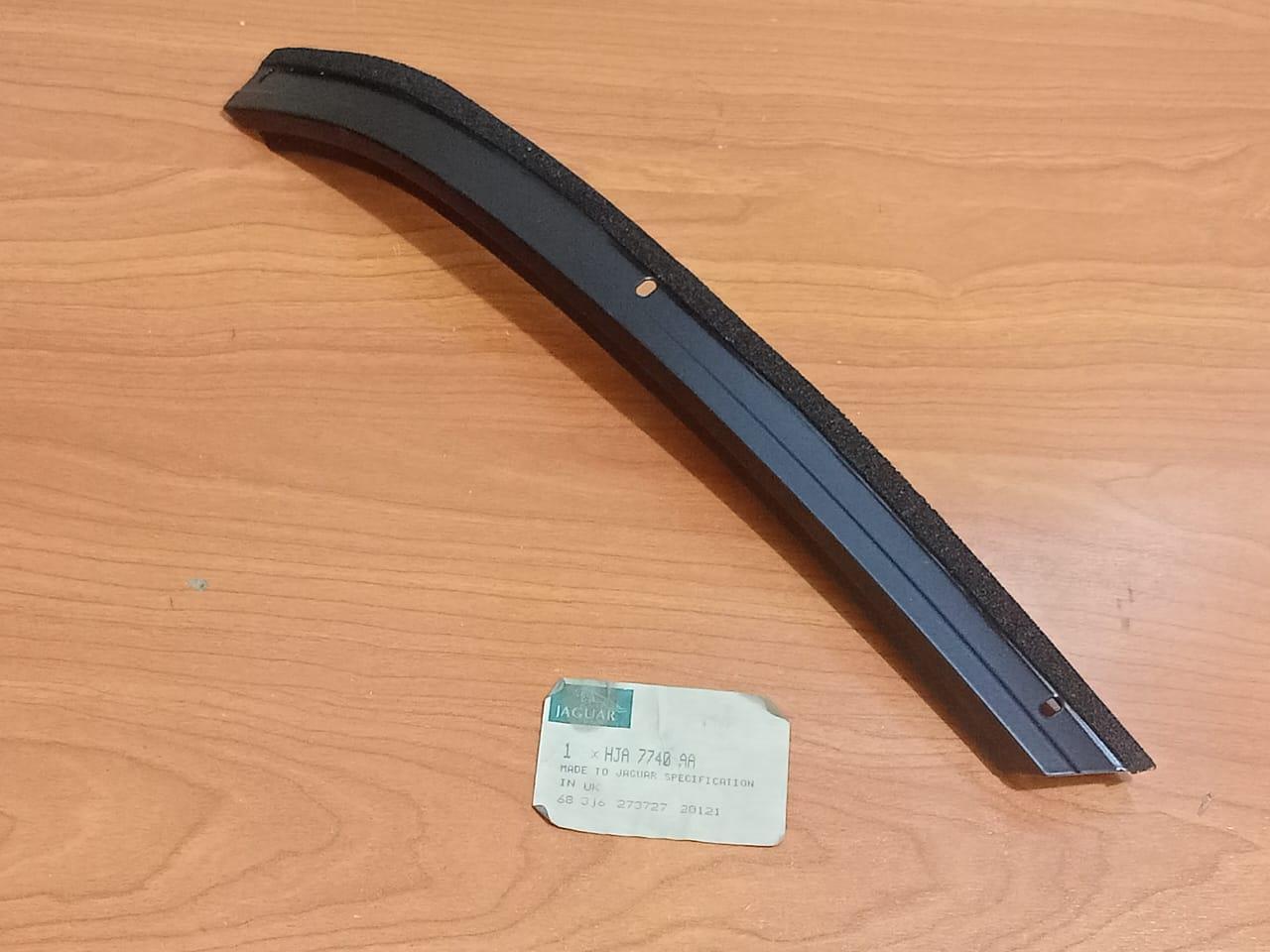 JAGUAR HJA7740AA XK8 XKR 1997-2006 Front Right RH Convertible Roof Seal Retainer
