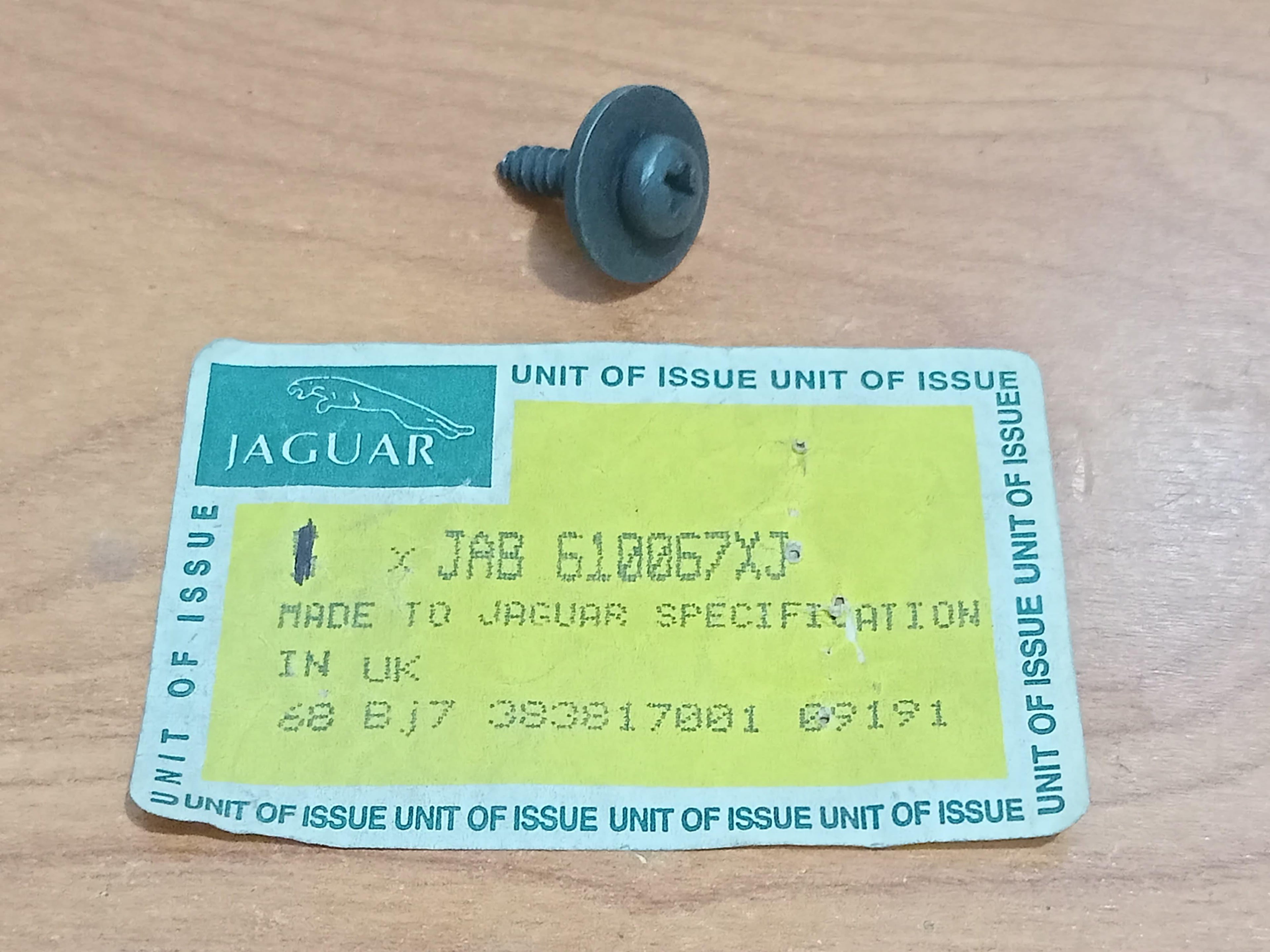 JAGUAR JAB610067XJ XK8 XKR Wheelarch Splash Guard Flanged Self Tapping Screw