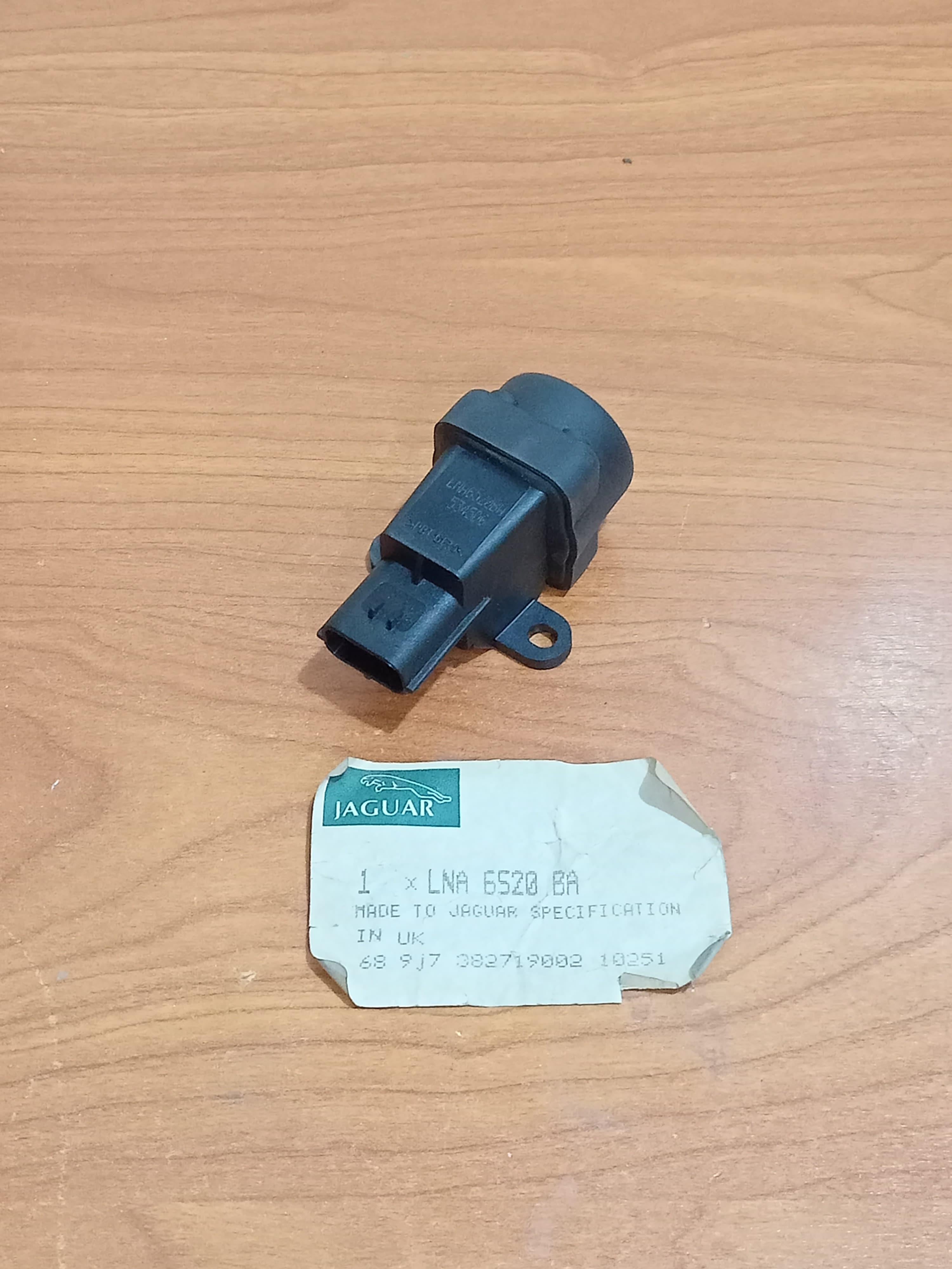 JAGUAR LNA6520BA XK8 XKR XJ8 XJR Fuel Pump Safety Shut Off Inertia Switch Sensor