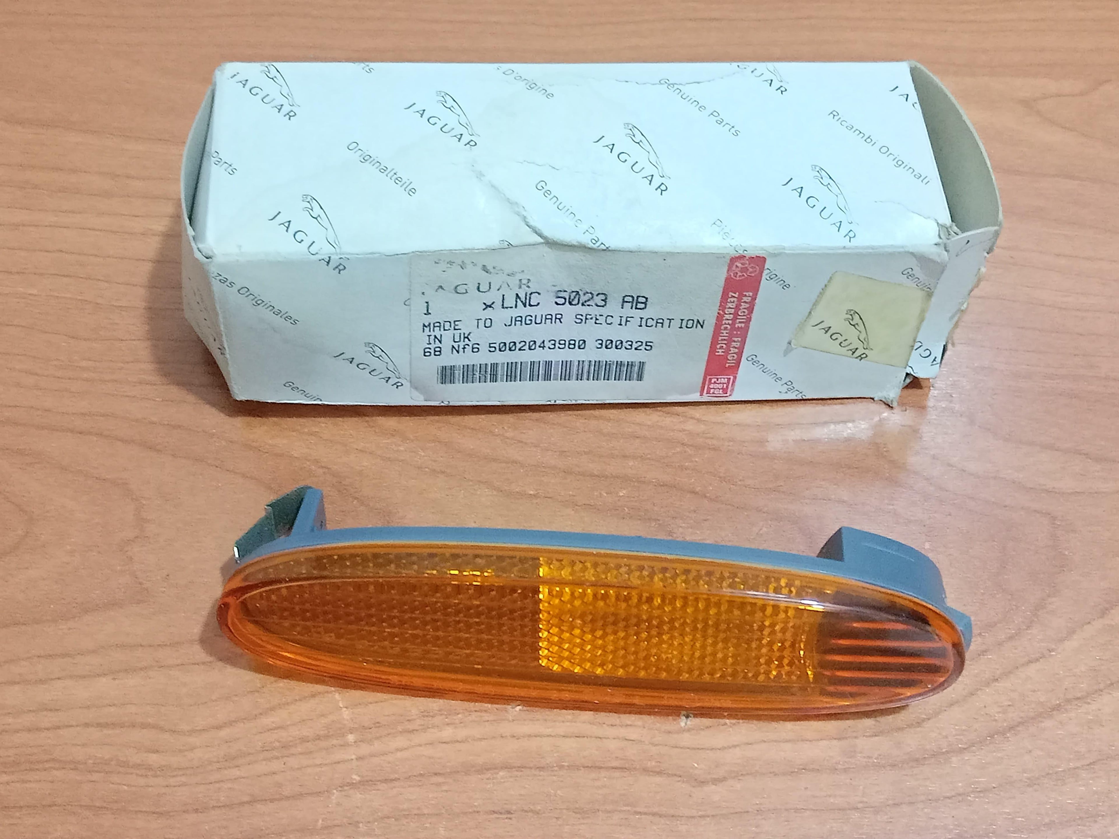 JAGUAR LNC5023AB XJ8 XJR X308 Rear Right RH Bumper Side Marker Reflex Lamp Light