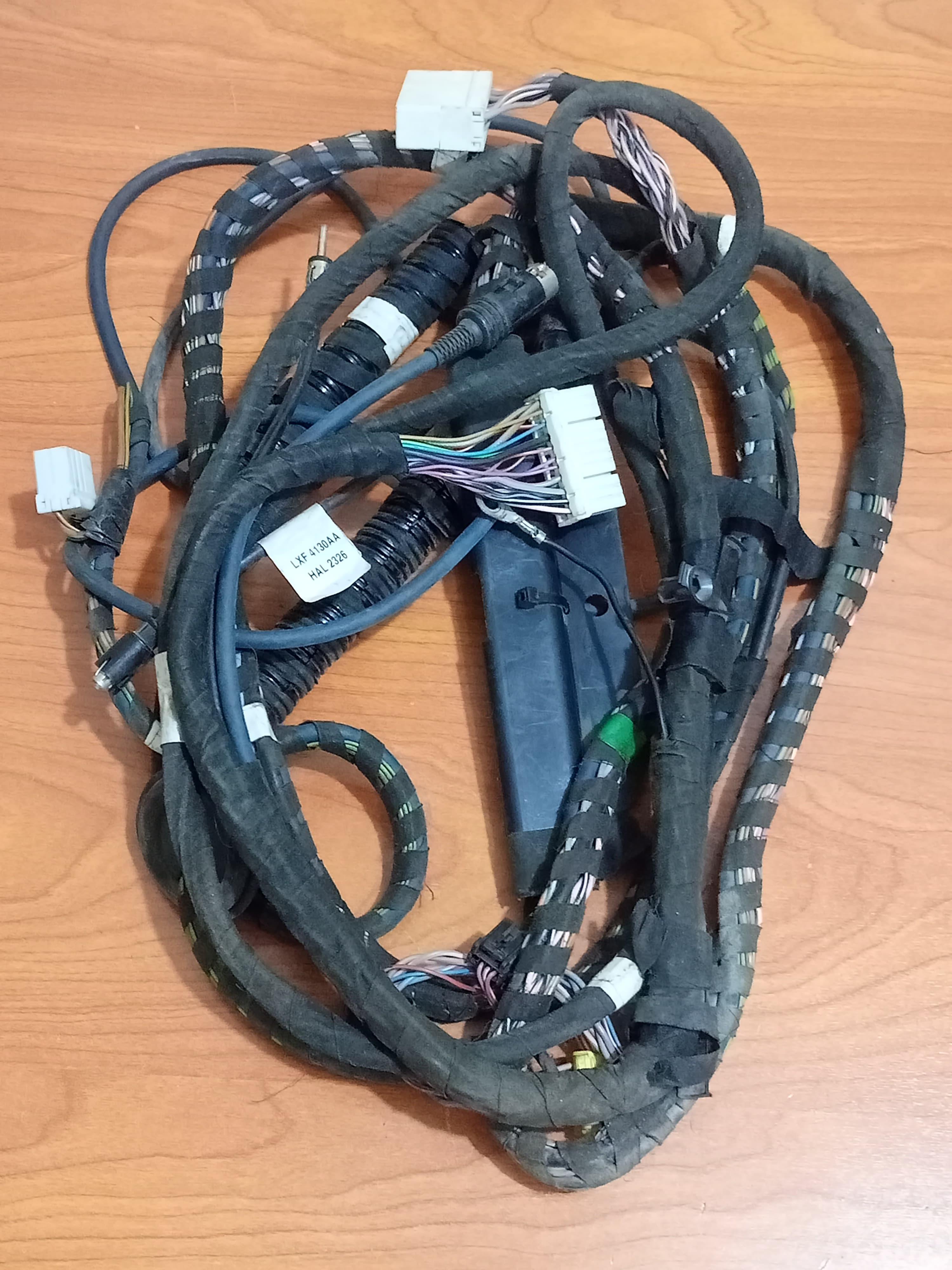 JAGUAR LXF4130AA XJ8 XJR X308 Rear Fender Radio Mast Aerial Antenna Coax Cable